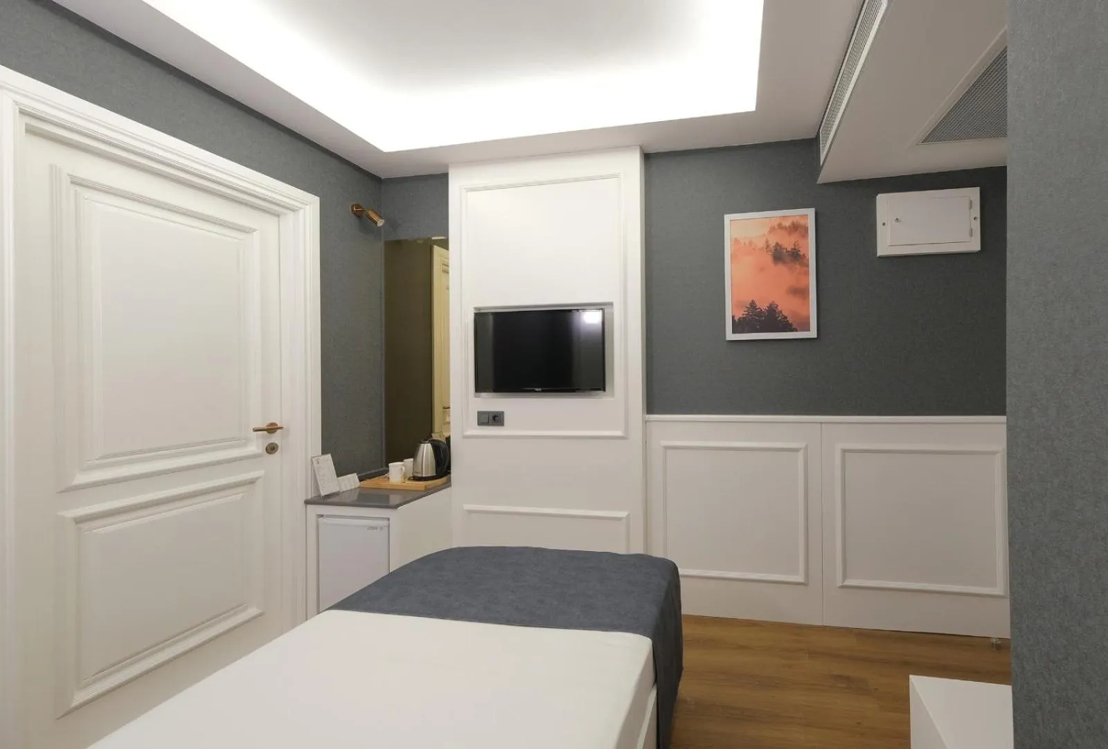 Bathroom, Bed in Mai İnci Otel