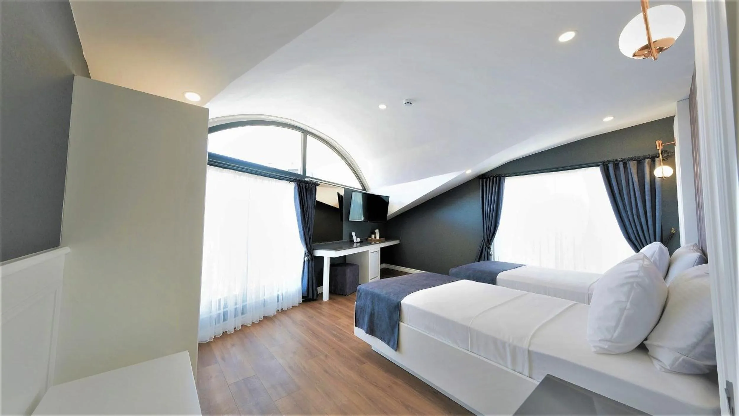 Photo of the whole room, Bed in Mai İnci Otel