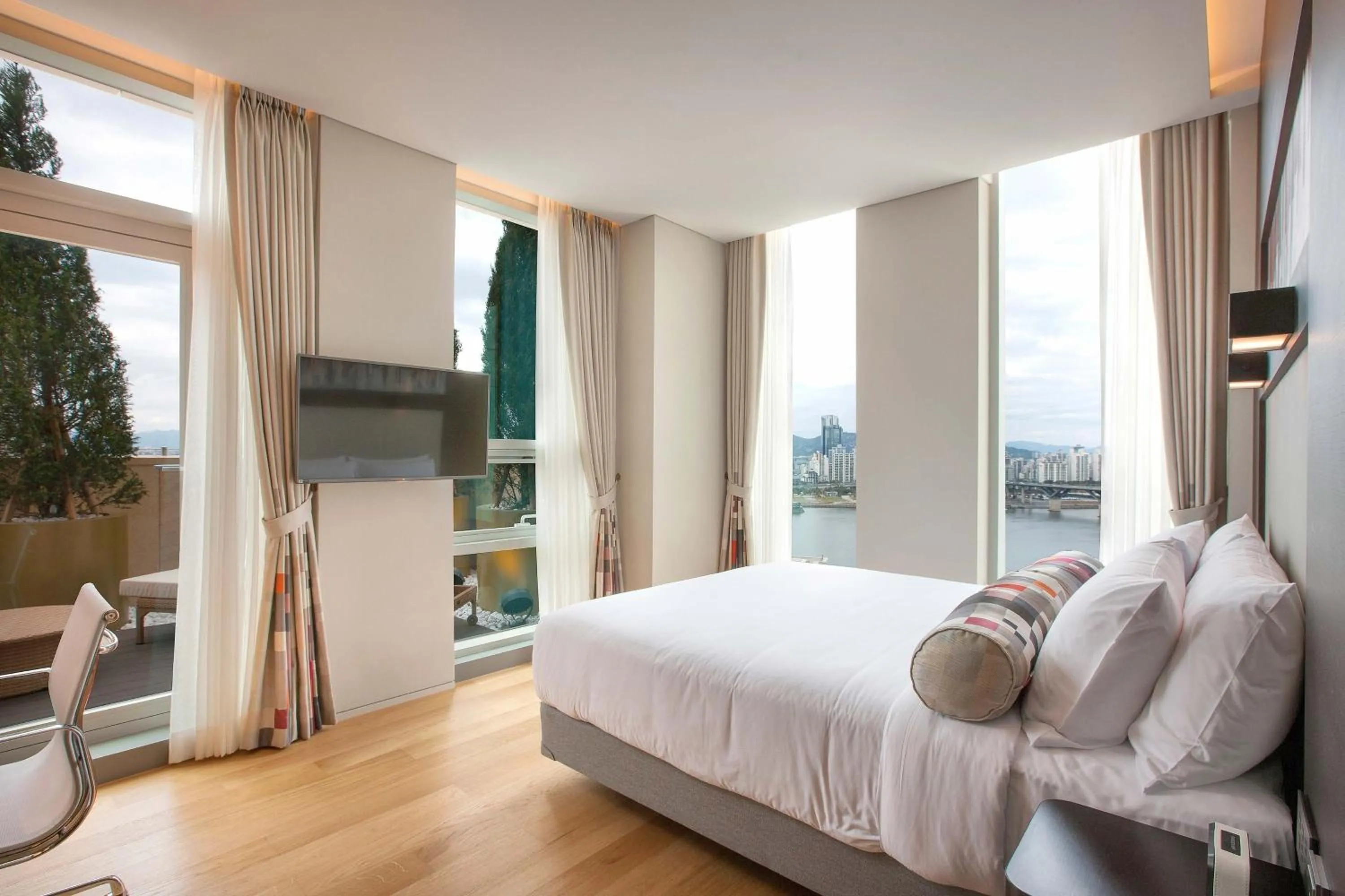 Photo of the whole room, Bed in Aloft Seoul Gangnam