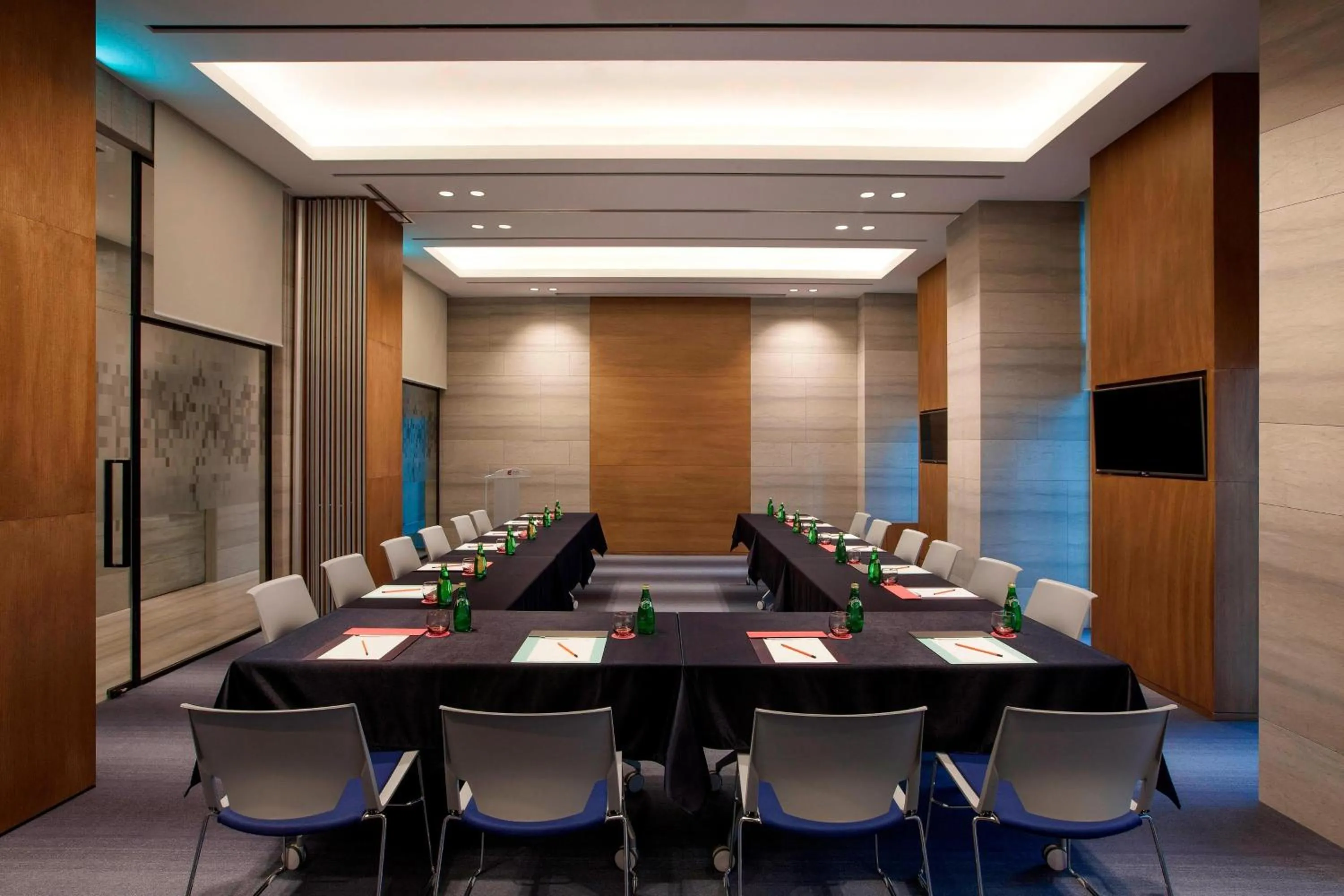 Meeting/conference room in Aloft Seoul Gangnam