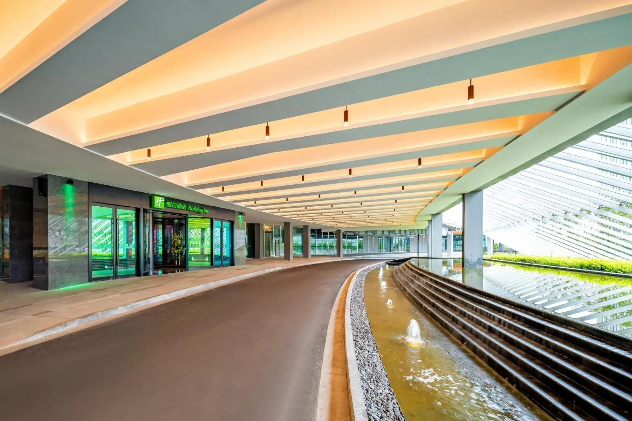 Property building in Holiday Inn Chongqing Data Valley by IHG Property building in Holiday Inn Chongqing Data Valley by IHG