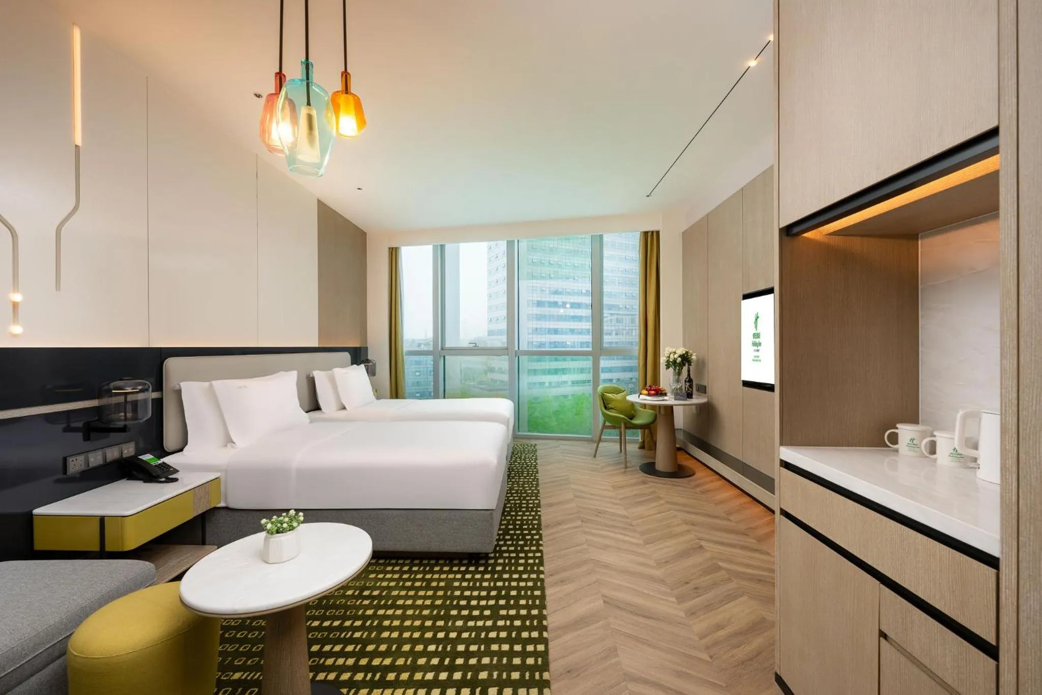 Photo of the whole room, Bed in Holiday Inn Chongqing Data Valley by IHG