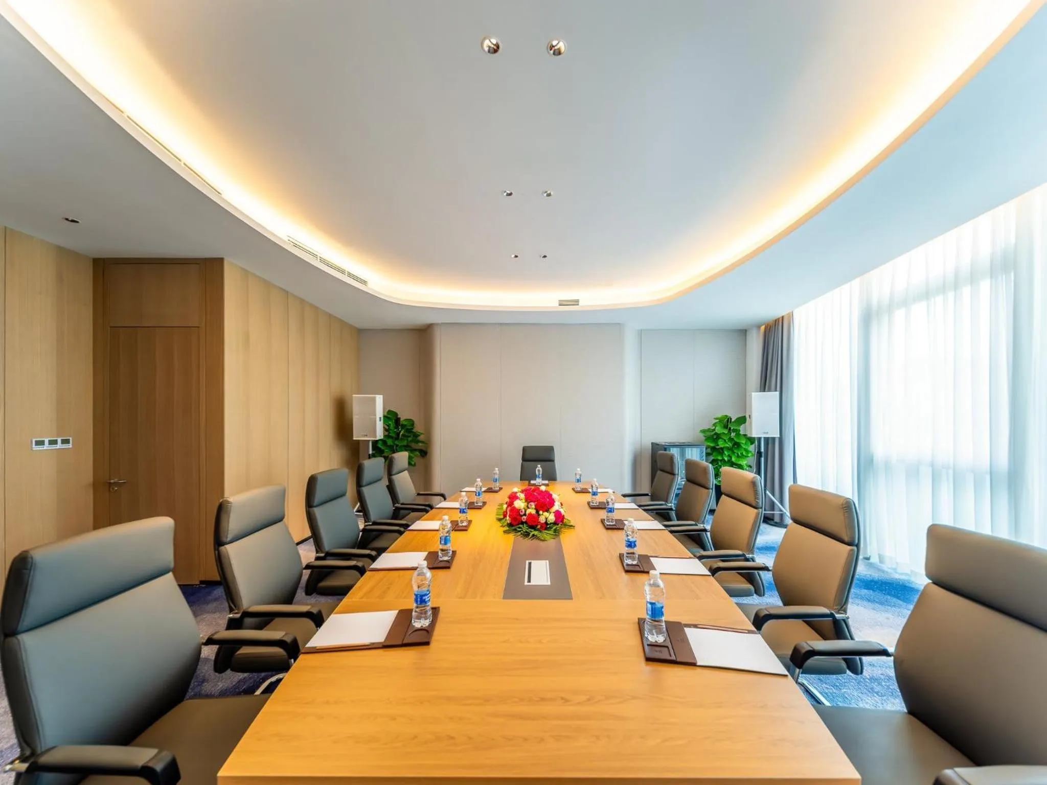 Meeting/conference room in Holiday Inn Chongqing Data Valley by IHG