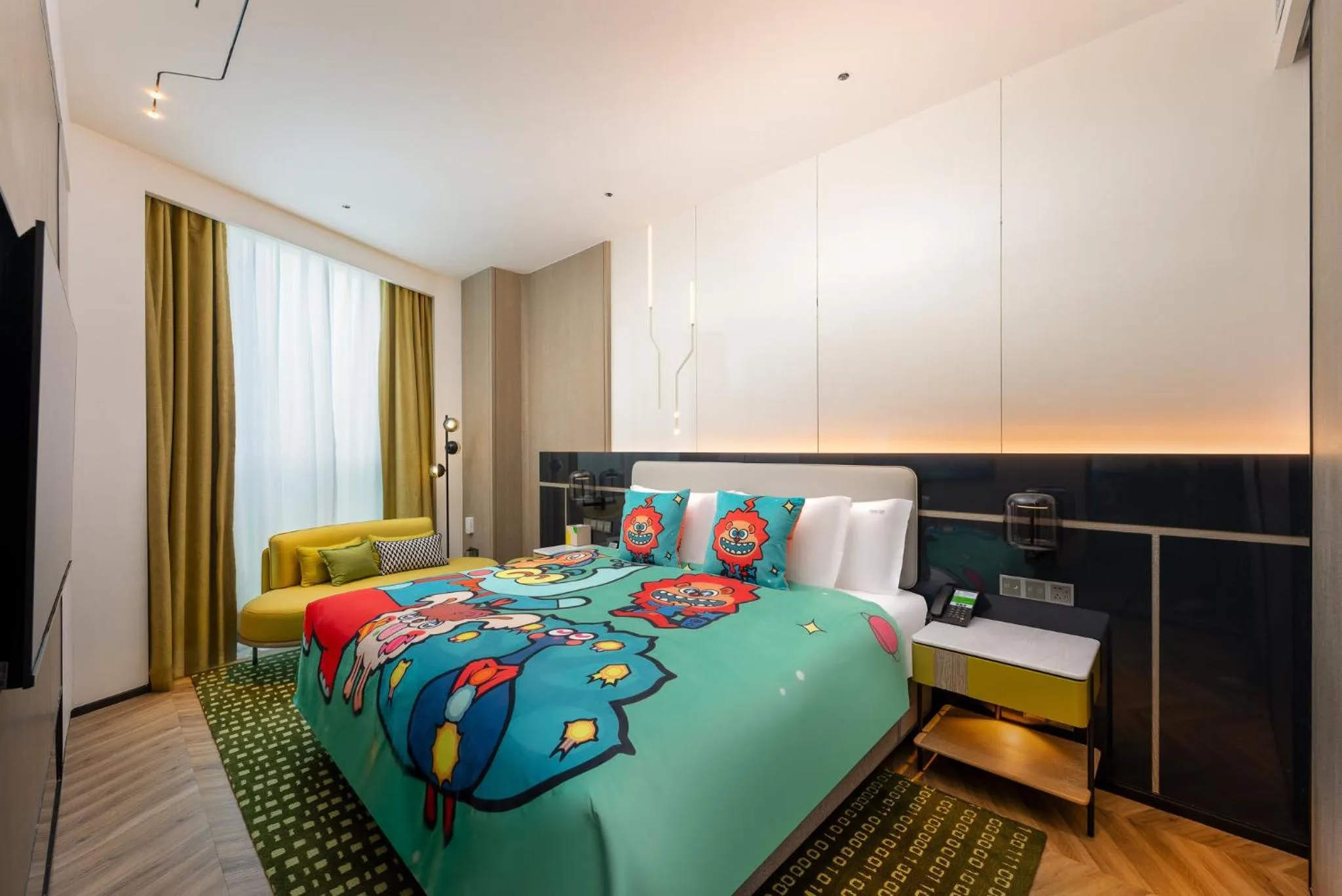 Photo of the whole room, Bed in Holiday Inn Chongqing Data Valley by IHG