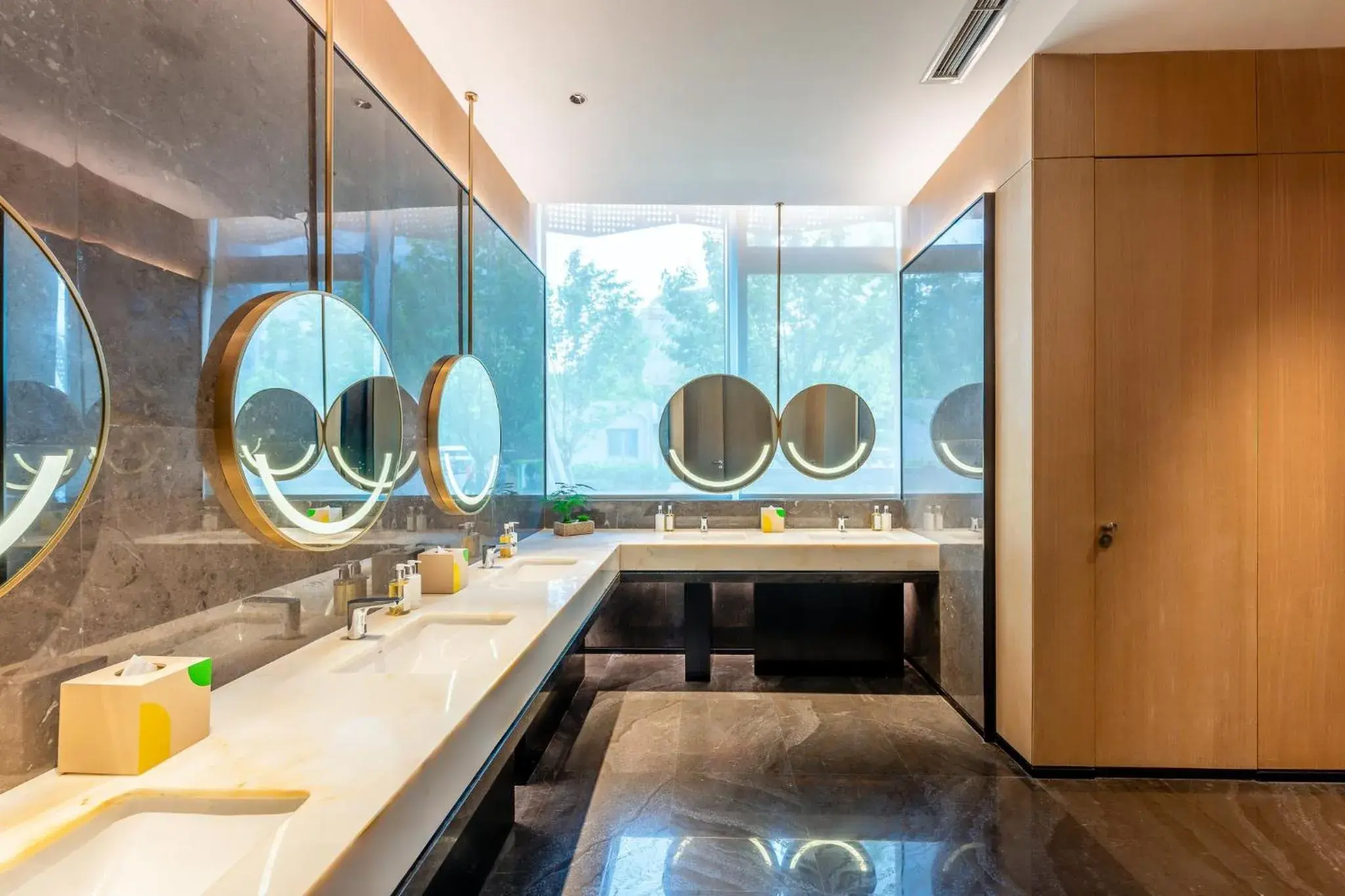 Lobby or reception in Holiday Inn Chongqing Data Valley by IHG Lobby or reception in Holiday Inn Chongqing Data Valley by IHG