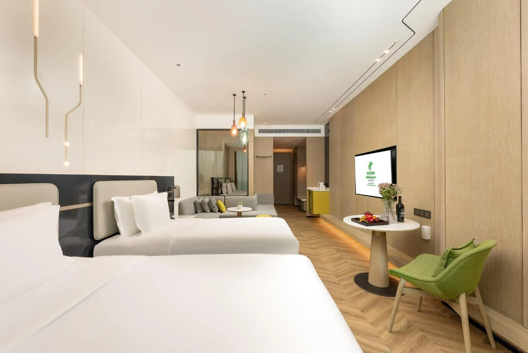 Photo of the whole room, Bed in Holiday Inn Chongqing Data Valley by IHG