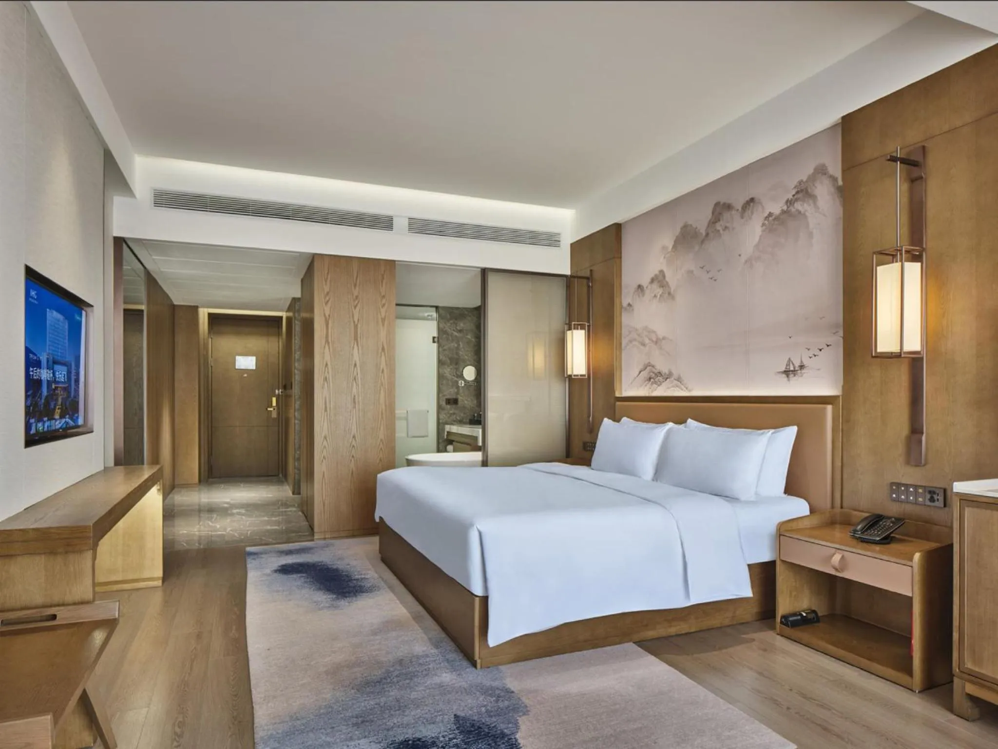 Photo of the whole room, Bed in Crowne Plaza Chengdu Wuhou by IHG
