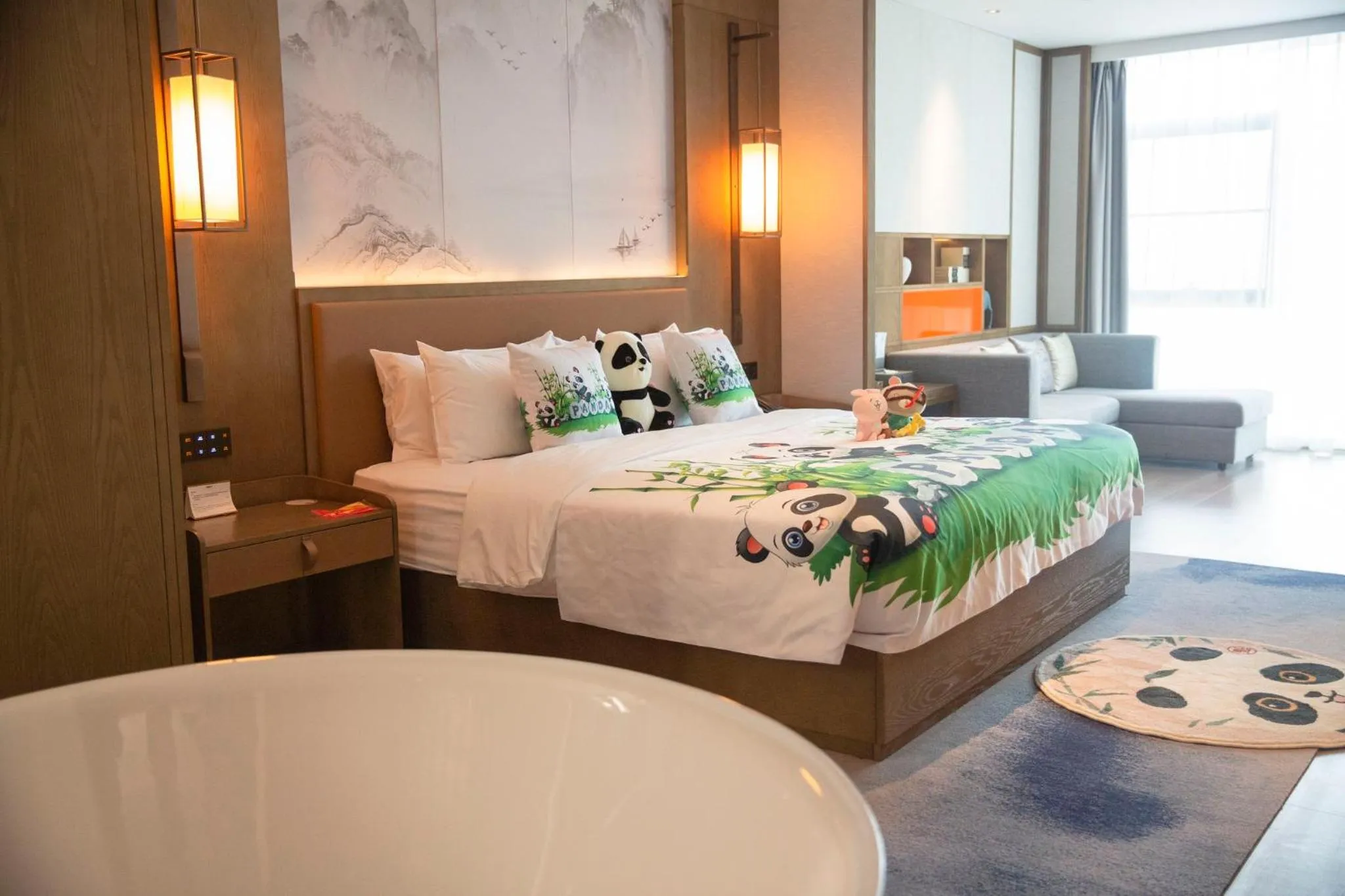 Photo of the whole room, Bed in Crowne Plaza Chengdu Wuhou by IHG