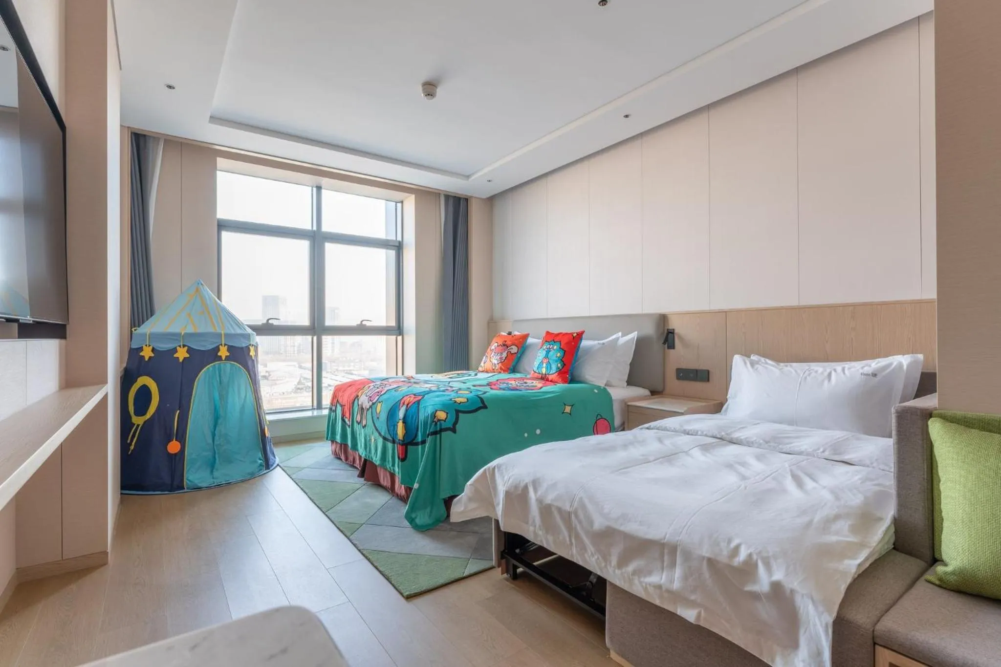 Photo of the whole room, Bed in Holiday Inn Taiyuan Sunshine by IHG