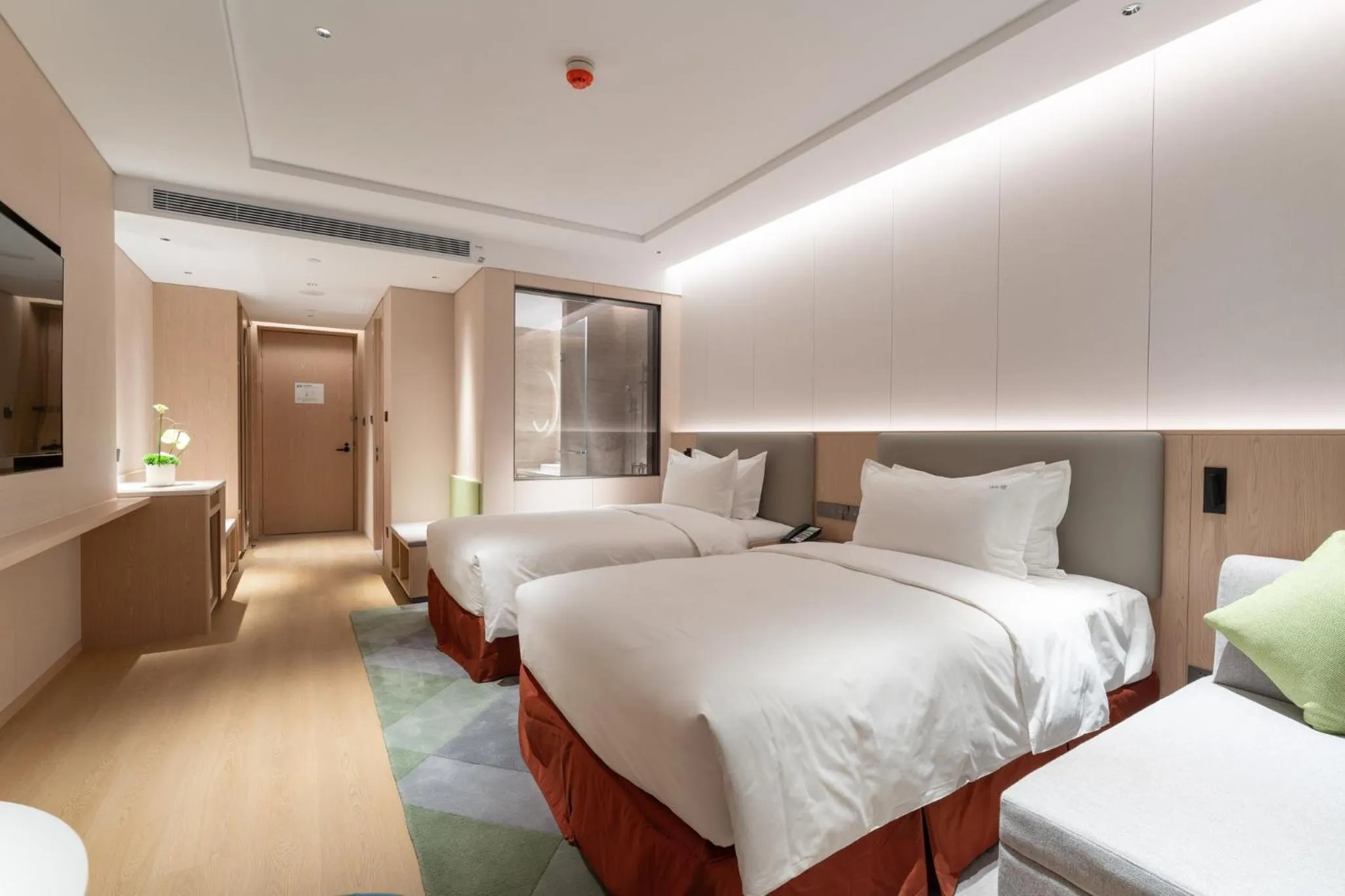 Photo of the whole room, Bed in Holiday Inn Taiyuan Sunshine by IHG