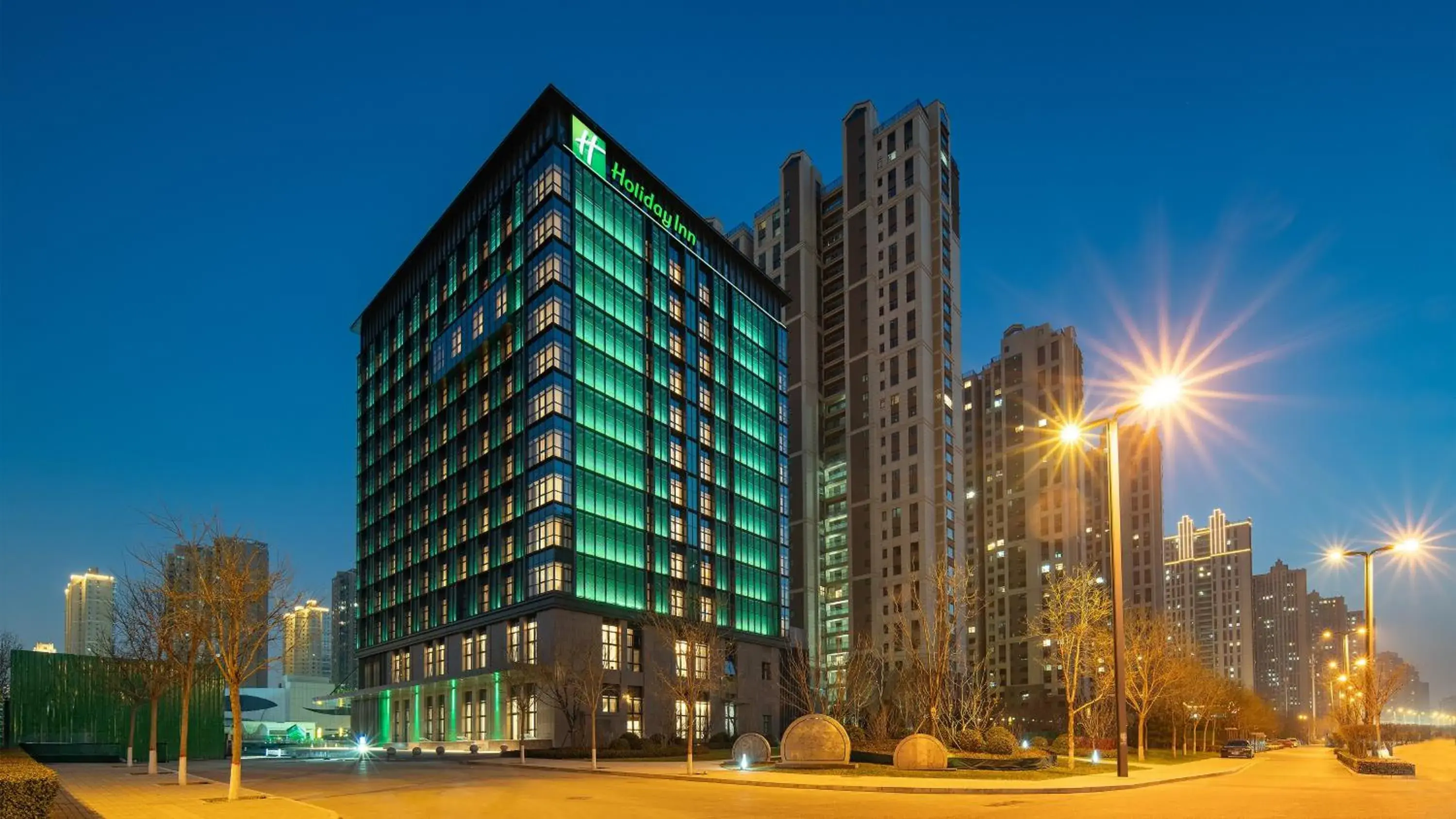 Property building in Holiday Inn Taiyuan Sunshine by IHG Property building in Holiday Inn Taiyuan Sunshine by IHG
