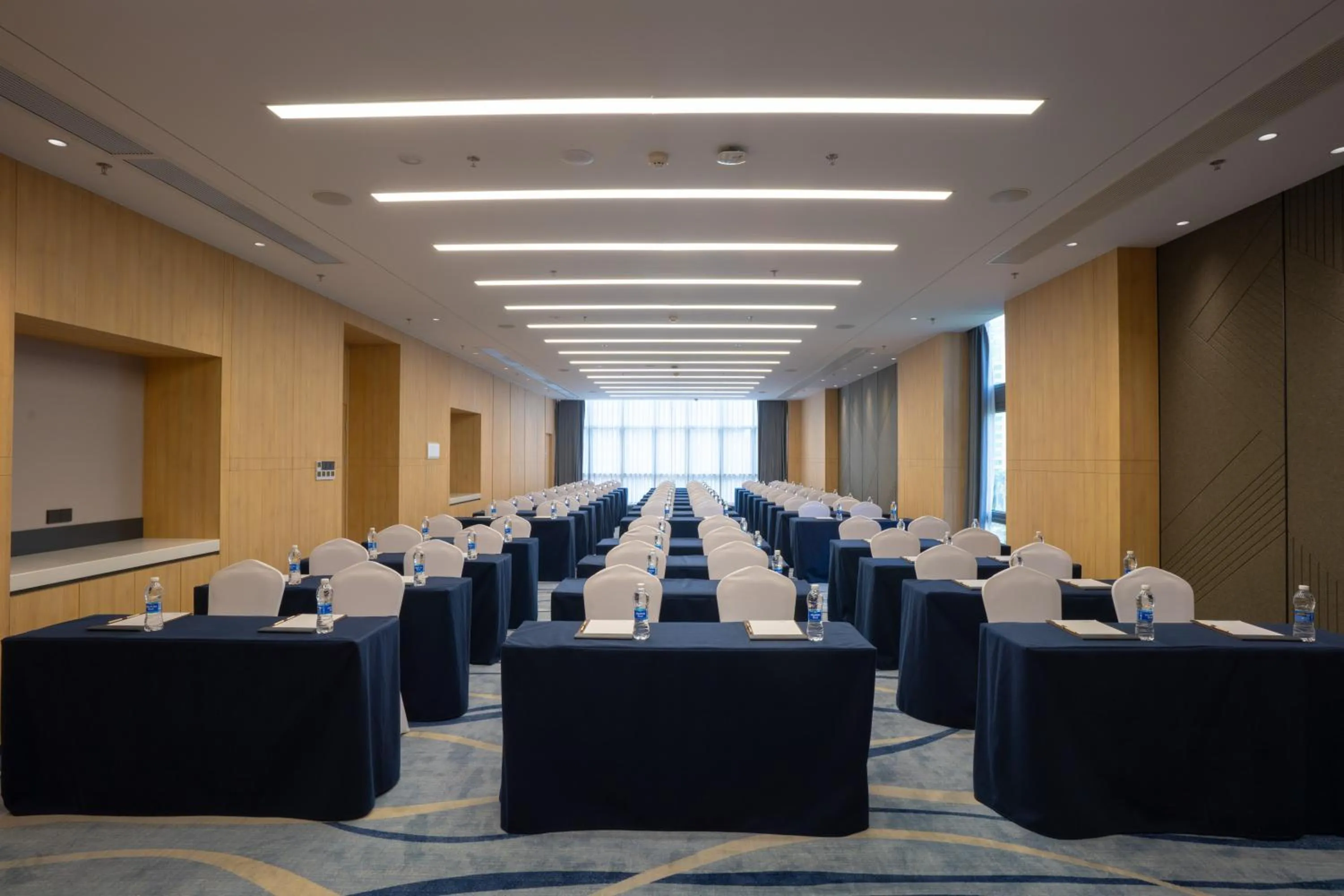 Meeting/conference room in Holiday Inn Express Guangzhou Panyu Dashi by IHG
