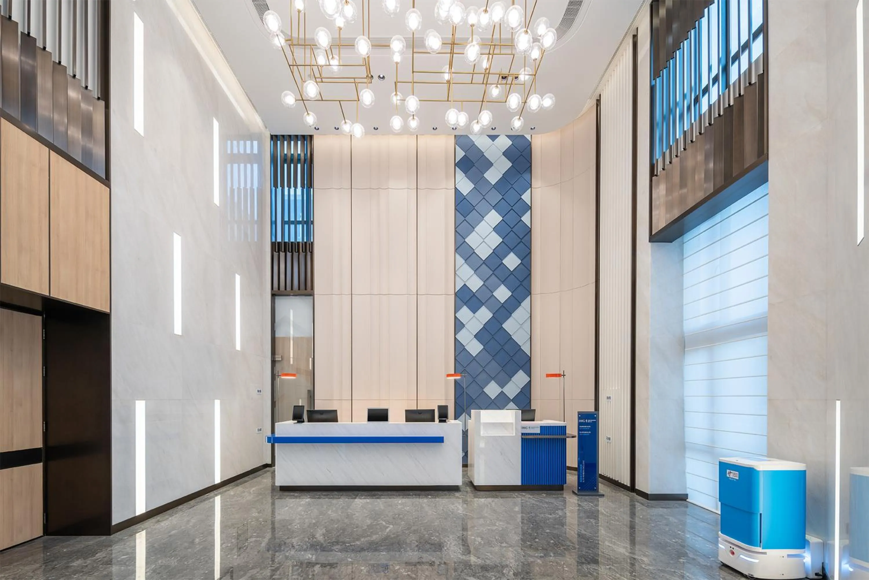 Lobby or reception in Holiday Inn Express Guangzhou Panyu Dashi by IHG