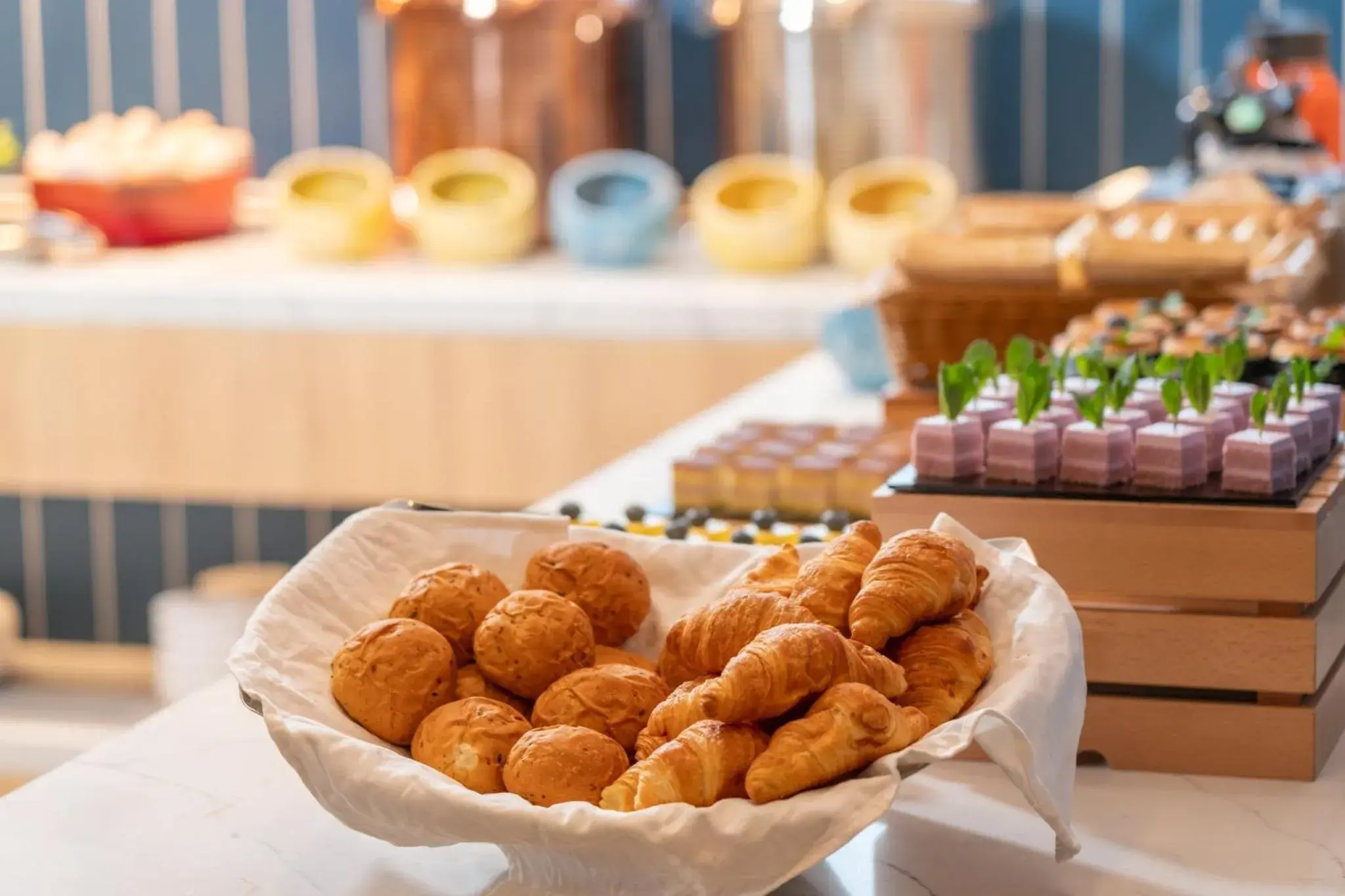 Restaurant/places to eat in Holiday Inn Express Guangzhou Panyu Dashi by IHG Restaurant/places to eat in Holiday Inn Express Guangzhou Panyu Dashi by IHG