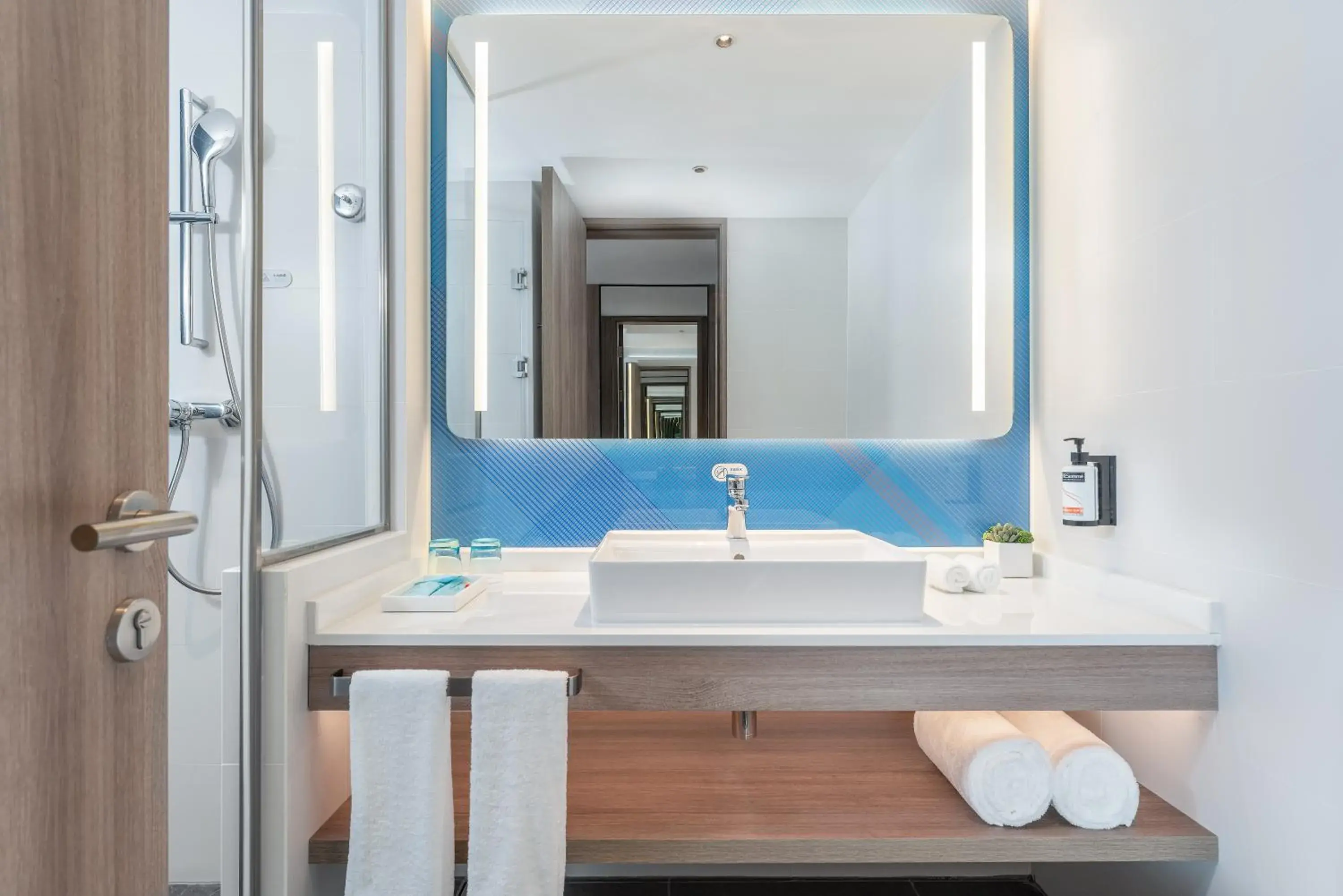 Standard Room in Holiday Inn Express Guangzhou Panyu Dashi by IHG Standard Room in Holiday Inn Express Guangzhou Panyu Dashi by IHG