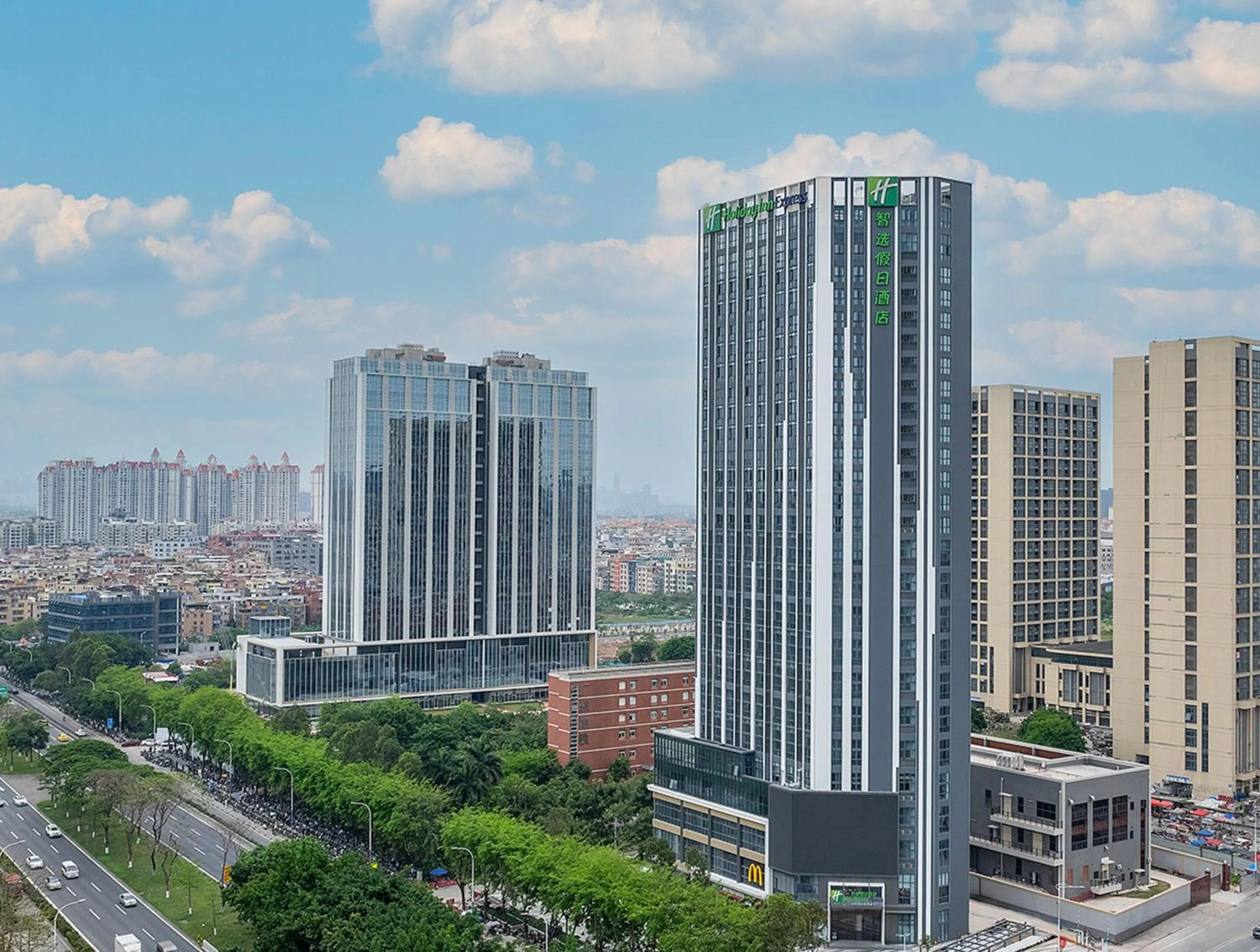 Property building in Holiday Inn Express Guangzhou Panyu Dashi by IHG