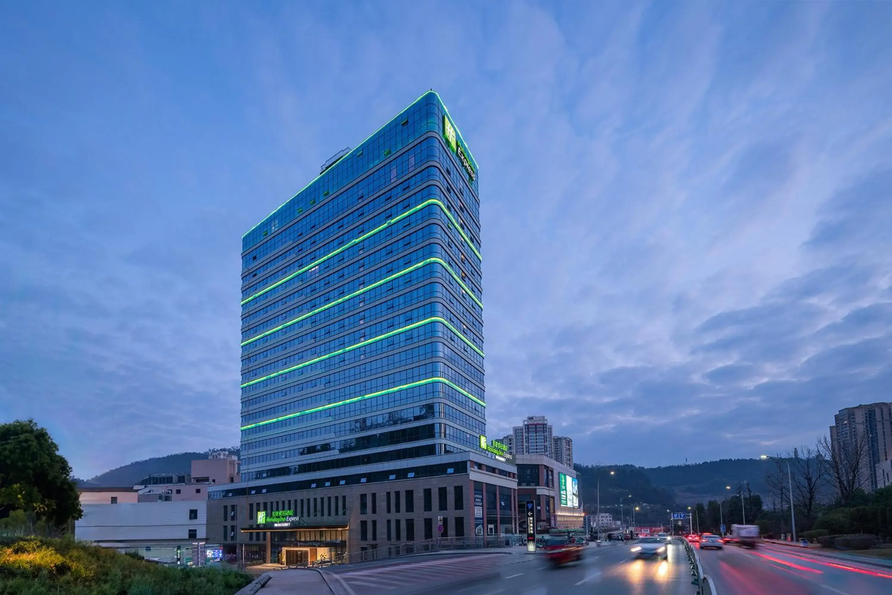 Property building in Holiday Inn Express Bazhong Center by IHG Property building in Holiday Inn Express Bazhong Center by IHG