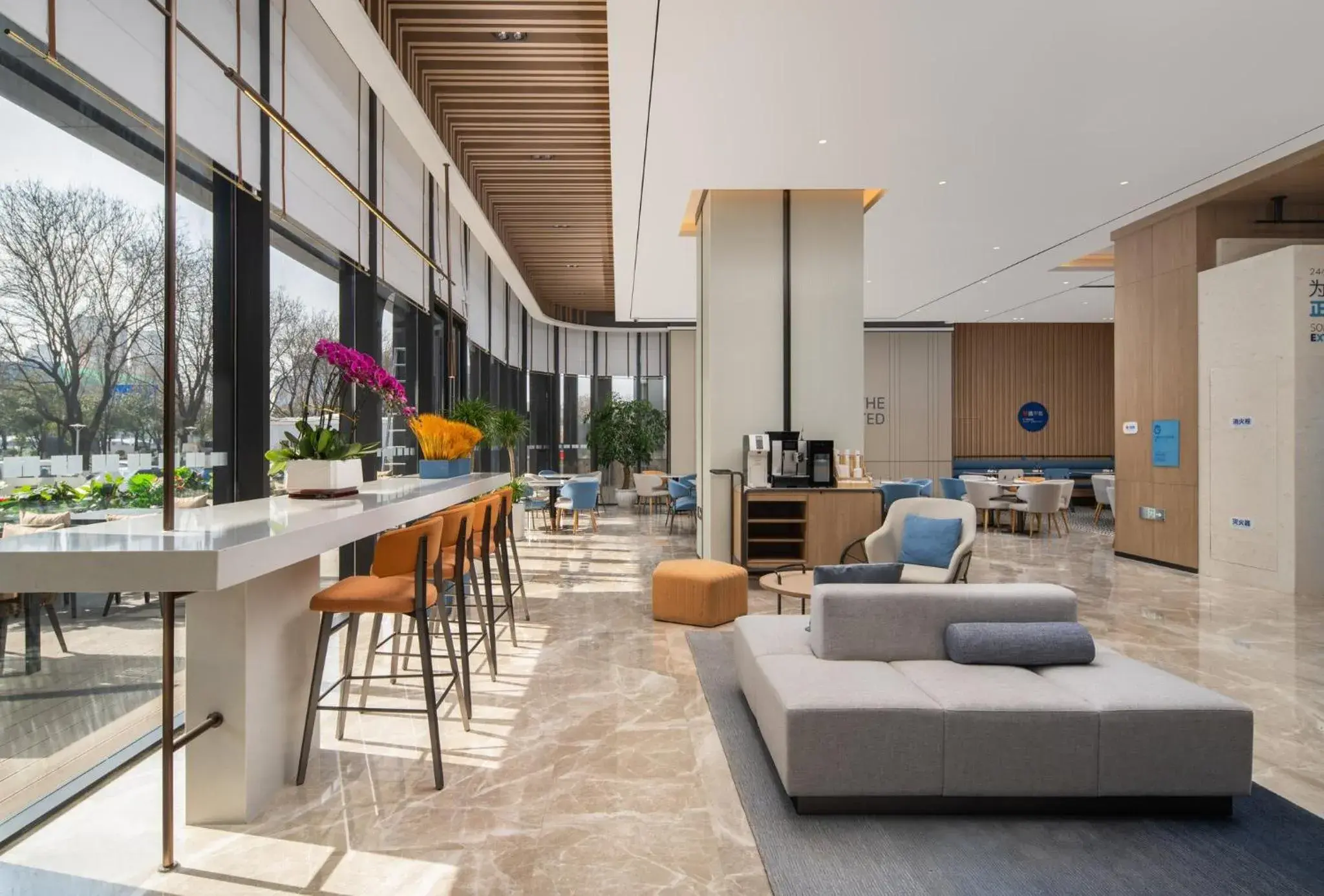 Property building in Holiday Inn Express Xi'an Aerospace Town by IHG Property building in Holiday Inn Express Xi'an Aerospace Town by IHG