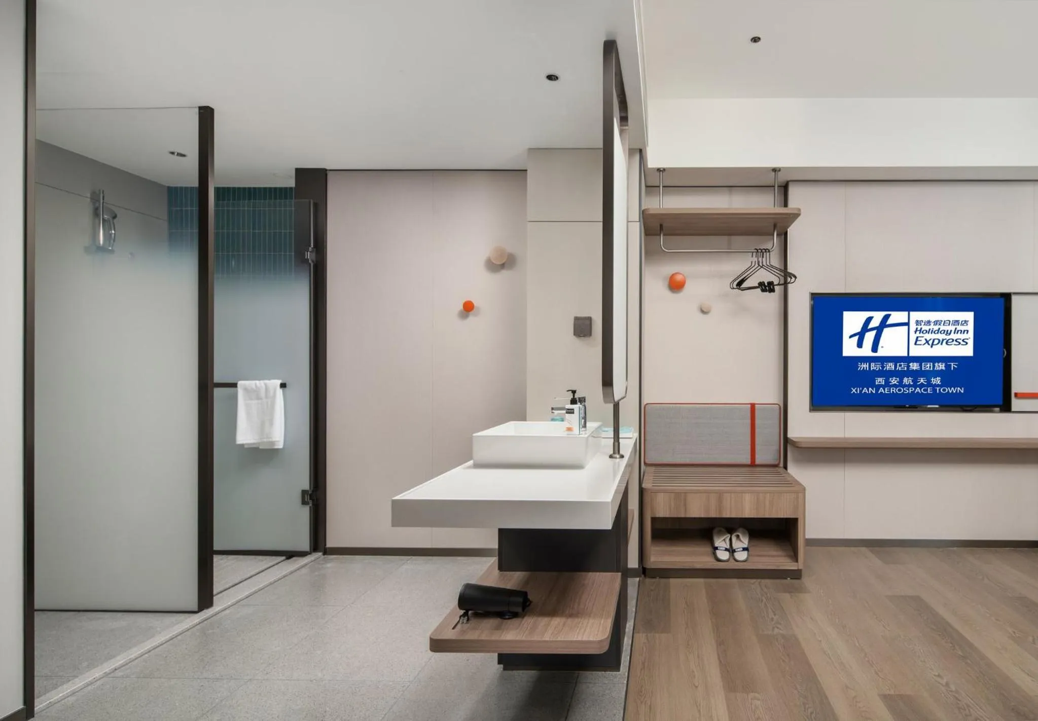 Photo of the whole room in Holiday Inn Express Xi'an Aerospace Town by IHG