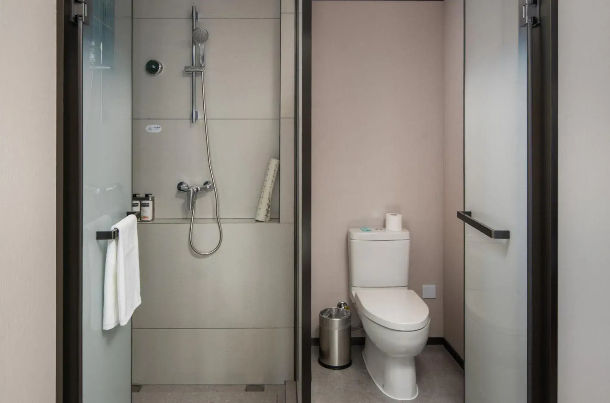 Standard Double Room with Two Double Beds in Holiday Inn Express Xi'an Aerospace Town by IHG Standard Double Room with Two Double Beds in Holiday Inn Express Xi'an Aerospace Town by IHG