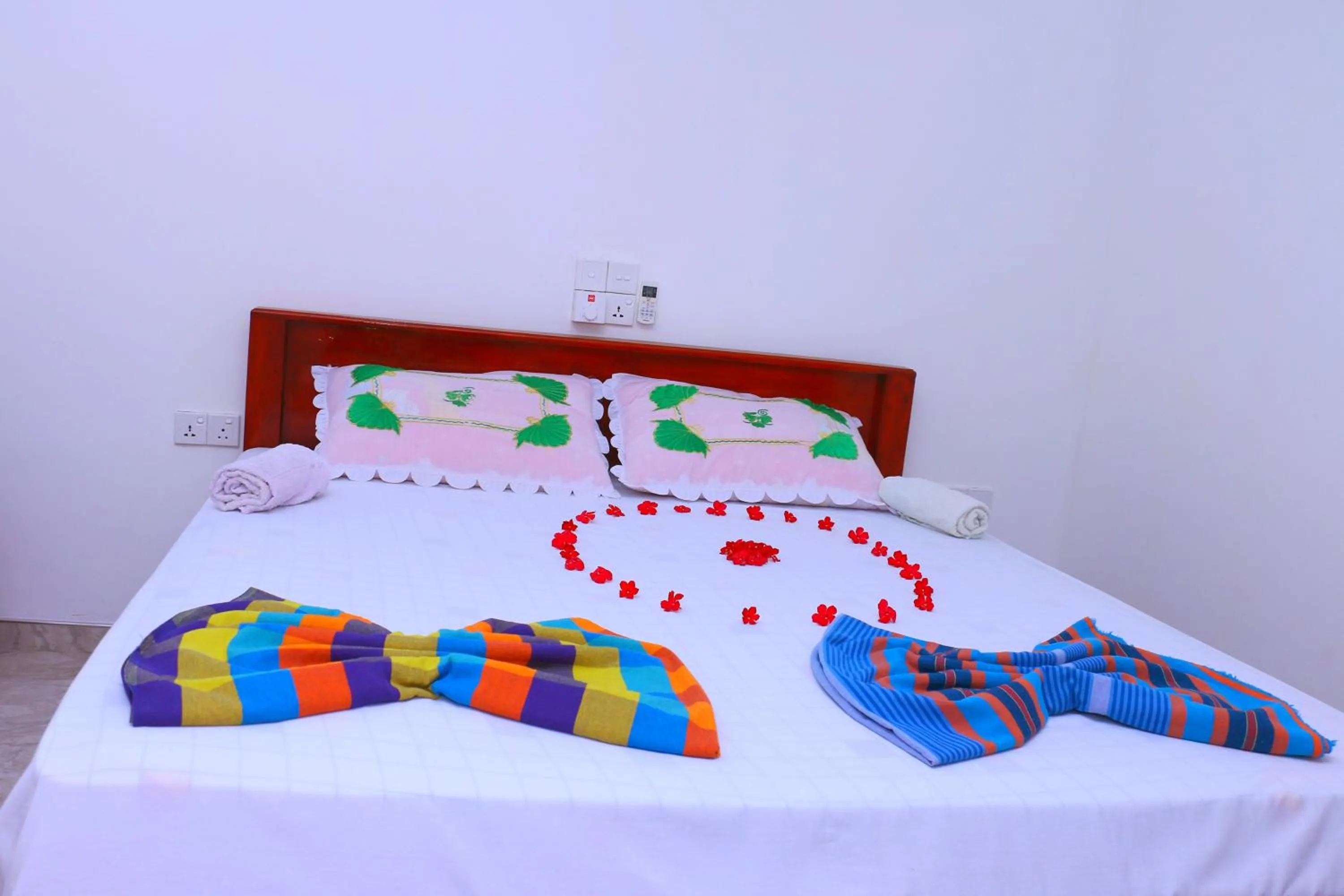 Photo of the whole room, Bed in Shine Park