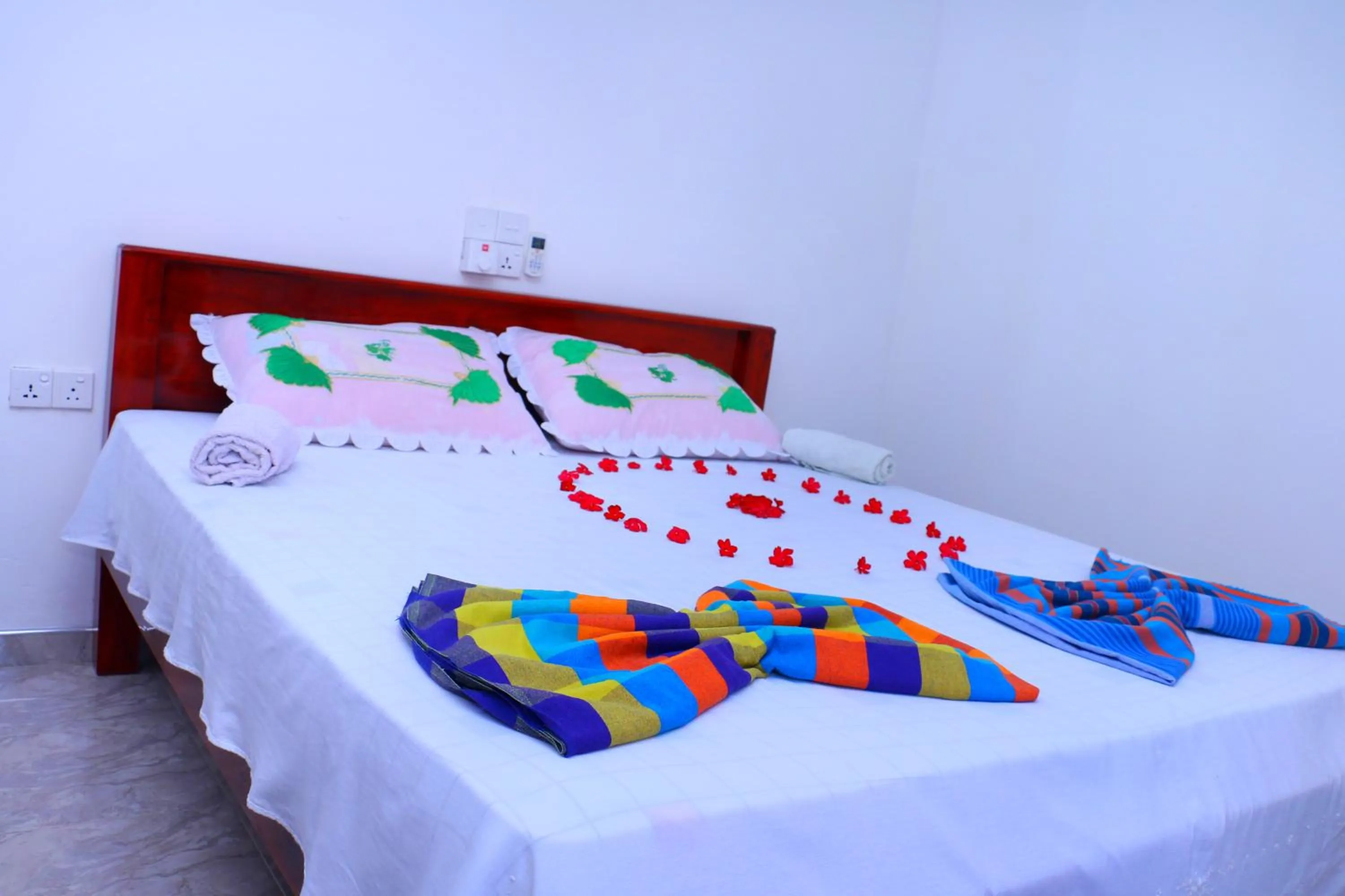 Photo of the whole room, Bed in Shine Park