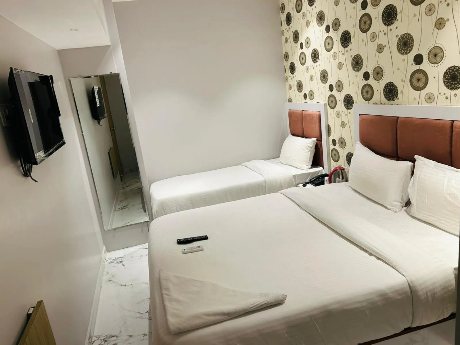 Bed in Grand Dyad Hotel - Near Kokilaben Hospital Andheri West