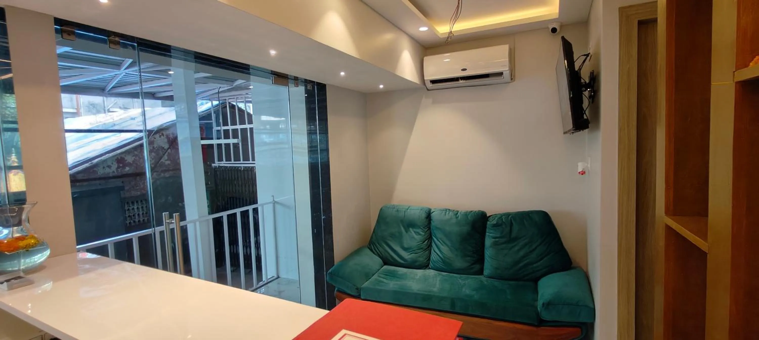 Lobby or reception in Grand Dyad Hotel - Near Kokilaben Hospital Andheri West