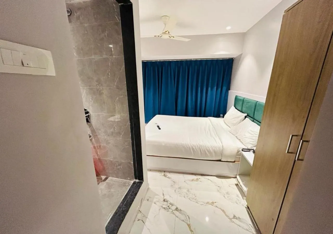 Bed in Grand Dyad Hotel - Near Kokilaben Hospital Andheri West