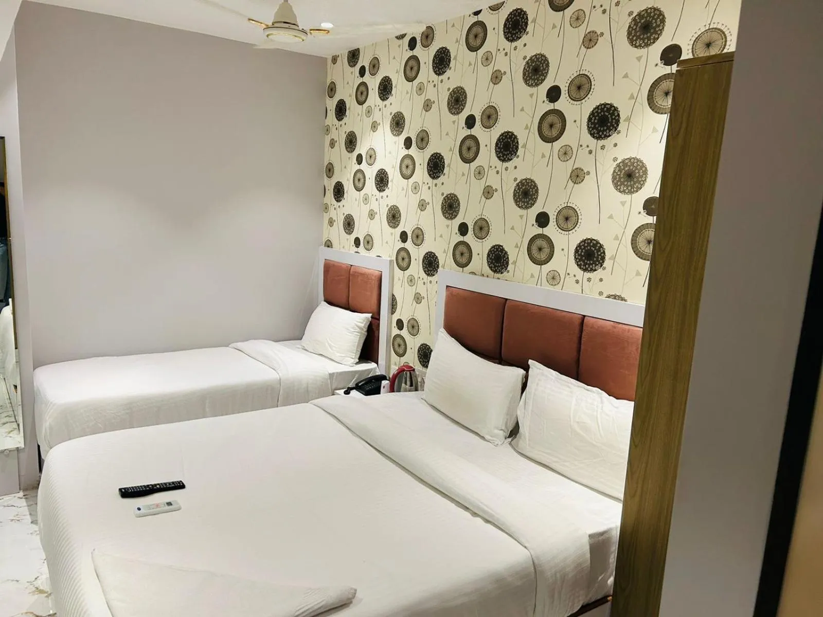 Bed in Grand Dyad Hotel - Near Kokilaben Hospital Andheri West