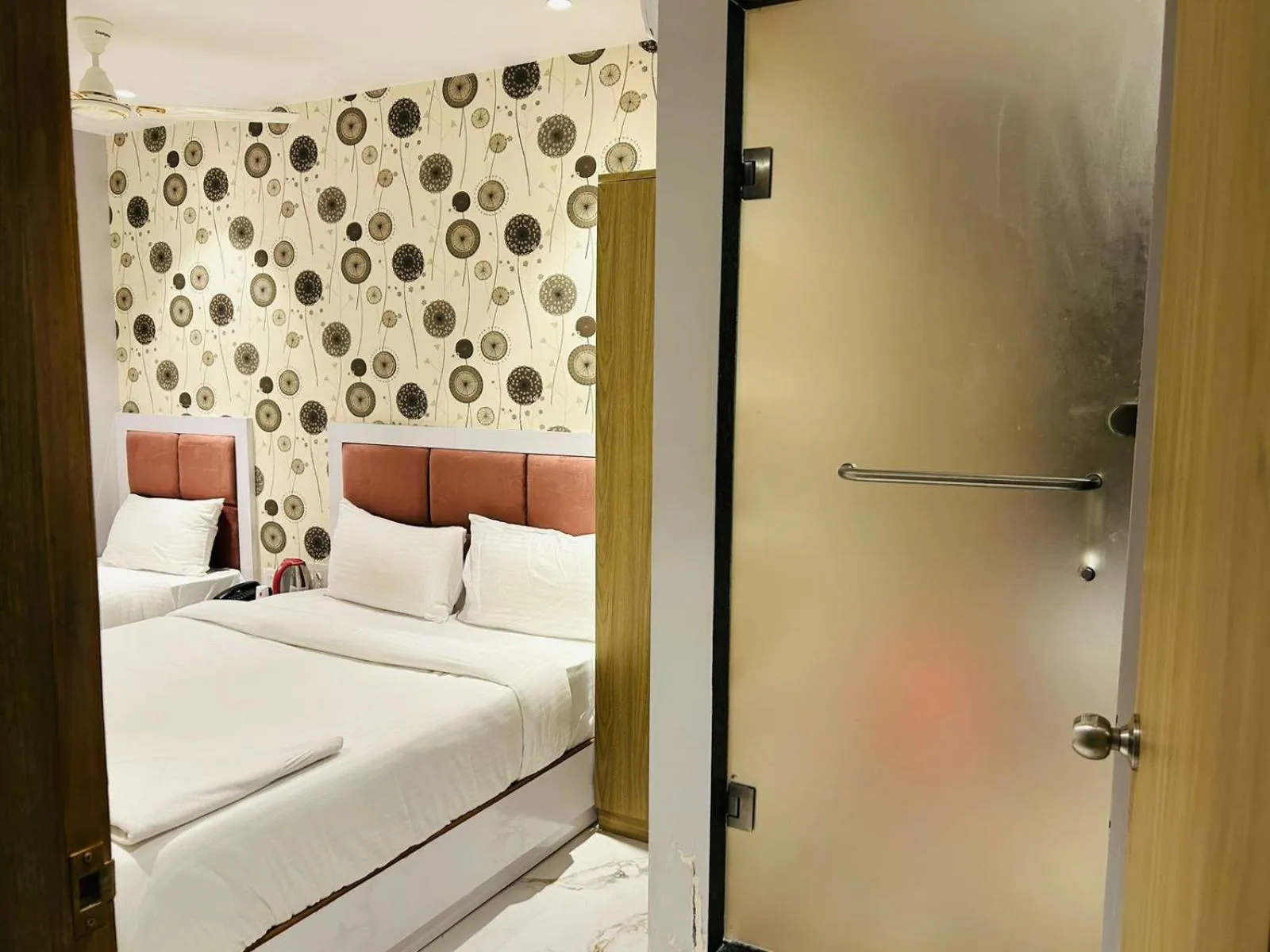 Bed in Grand Dyad Hotel - Near Kokilaben Hospital Andheri West