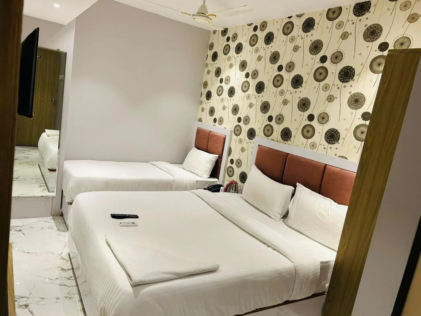 Bed in Grand Dyad Hotel - Near Kokilaben Hospital Andheri West