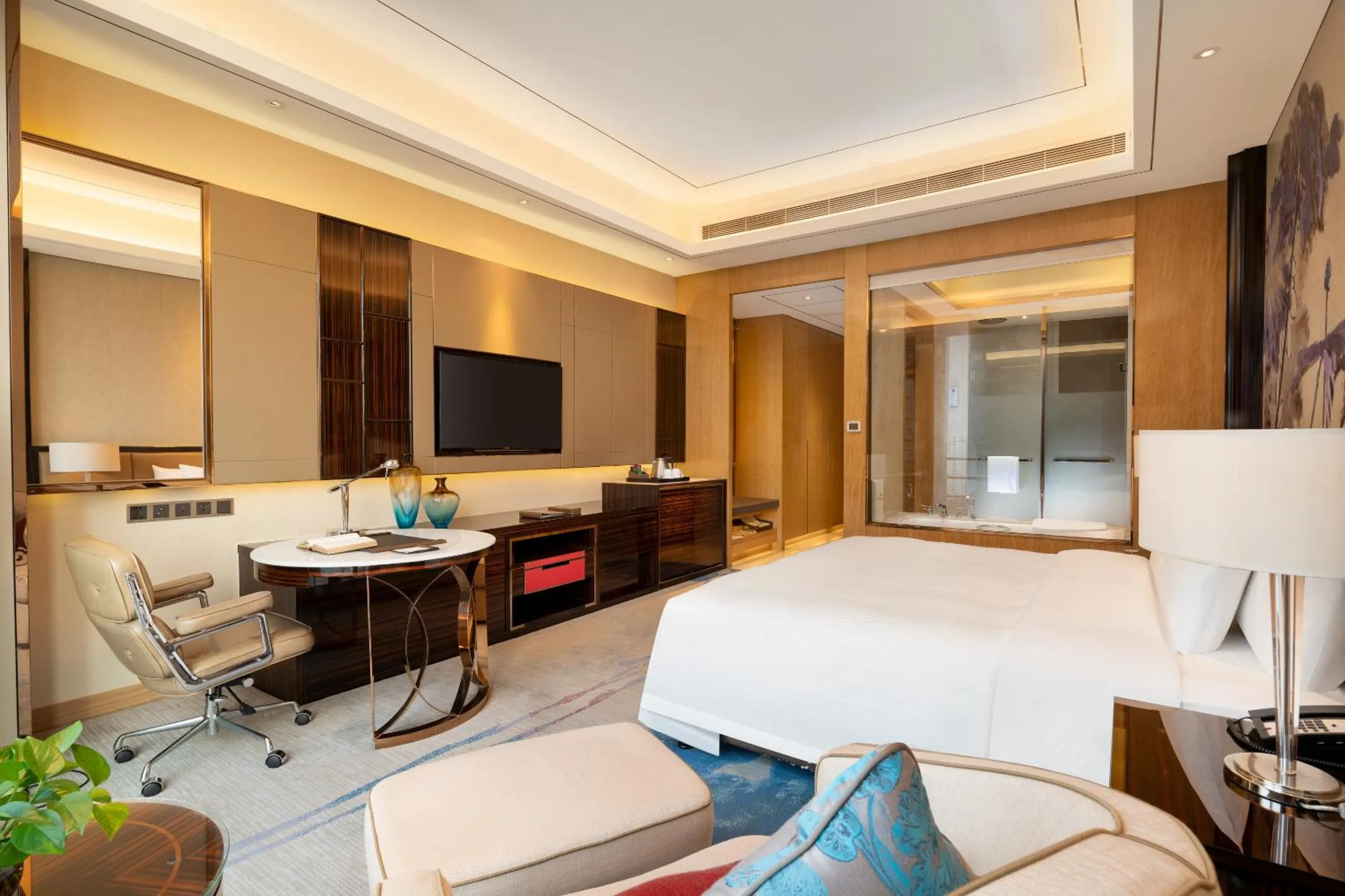 Photo of the whole room, Bed in Wanda Vista Dongguan