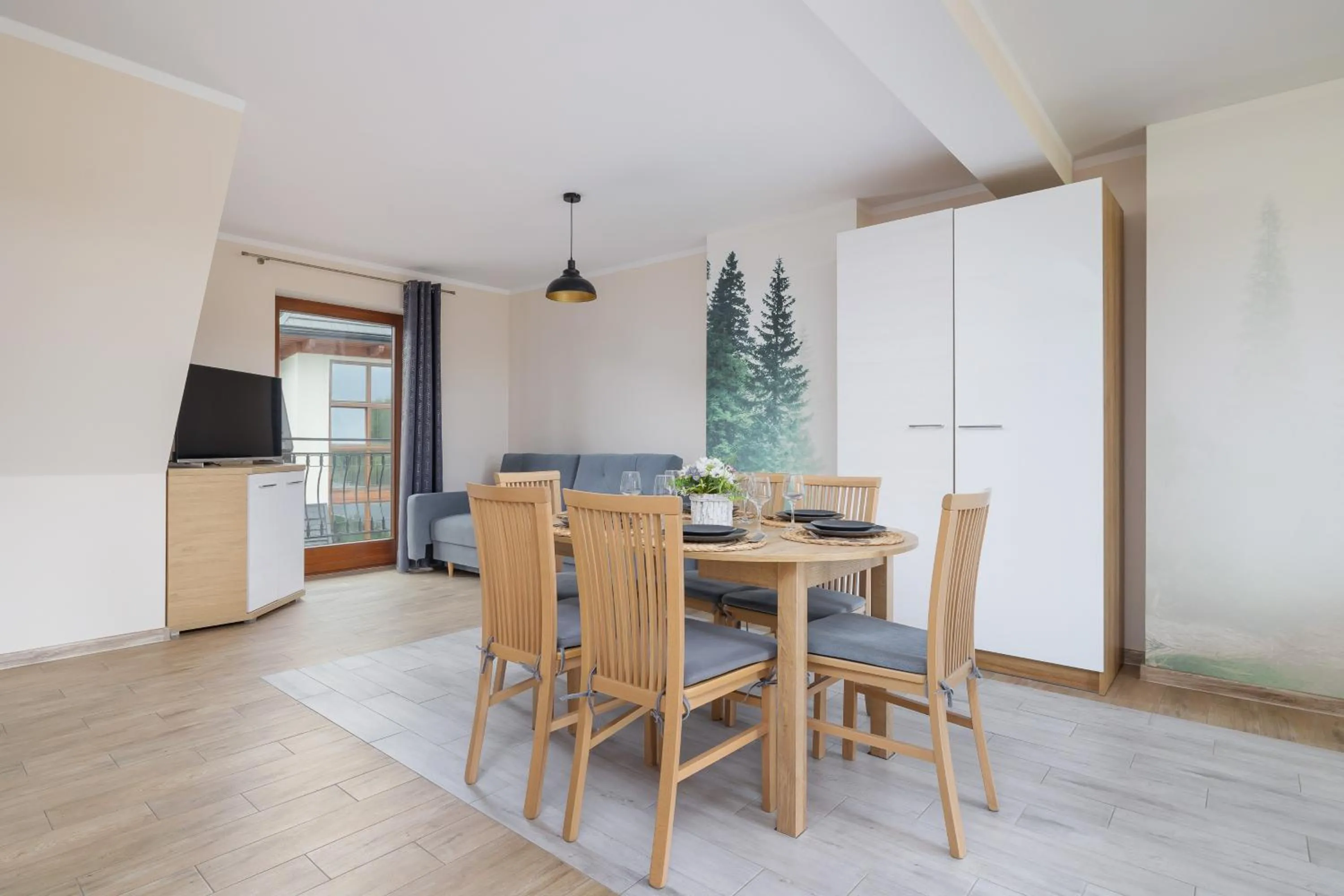 Dining area in Salwatoriańska Apartments Mountain View Zakopane by Noclegi Renters
