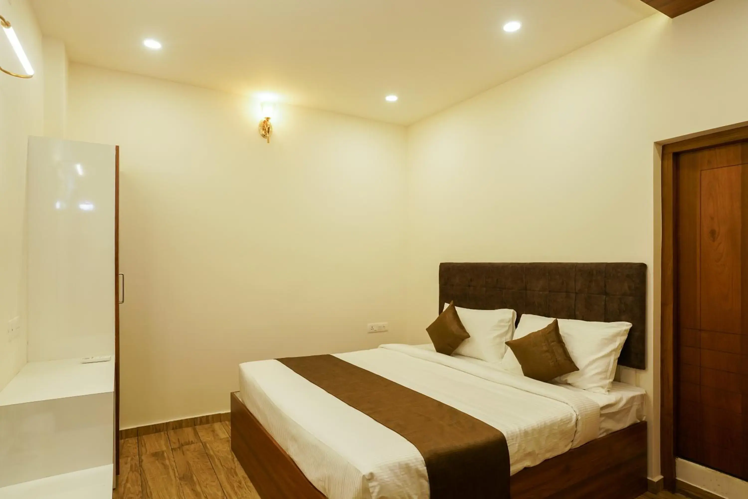 Bedroom, Bed in Grand Plaza Inn Bedroom, Bed in Grand Plaza Inn