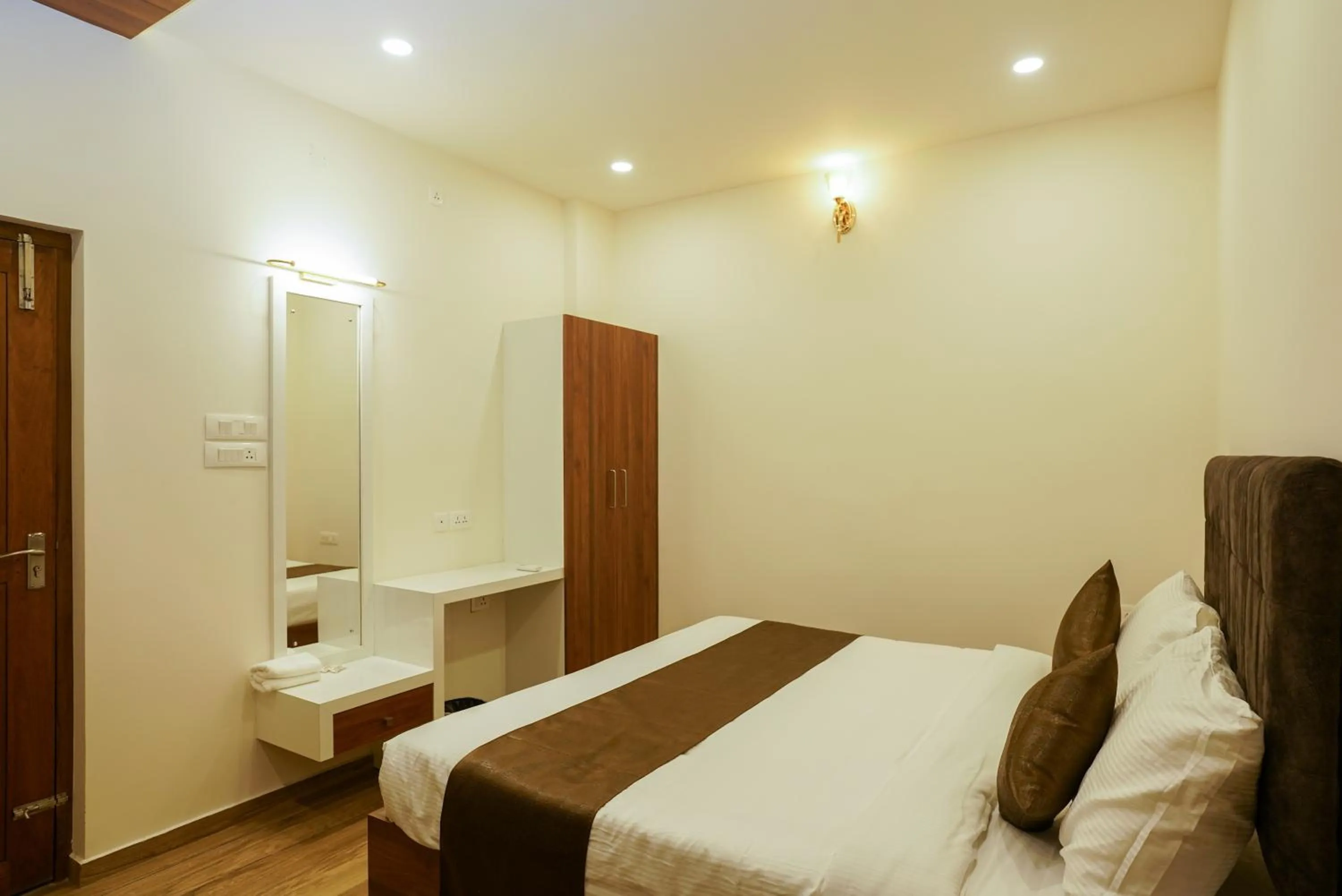 Bedroom, Bed in Grand Plaza Inn