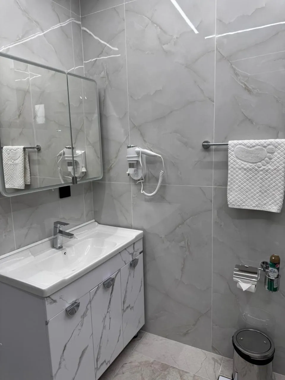Bathroom in Kausar Hotel
