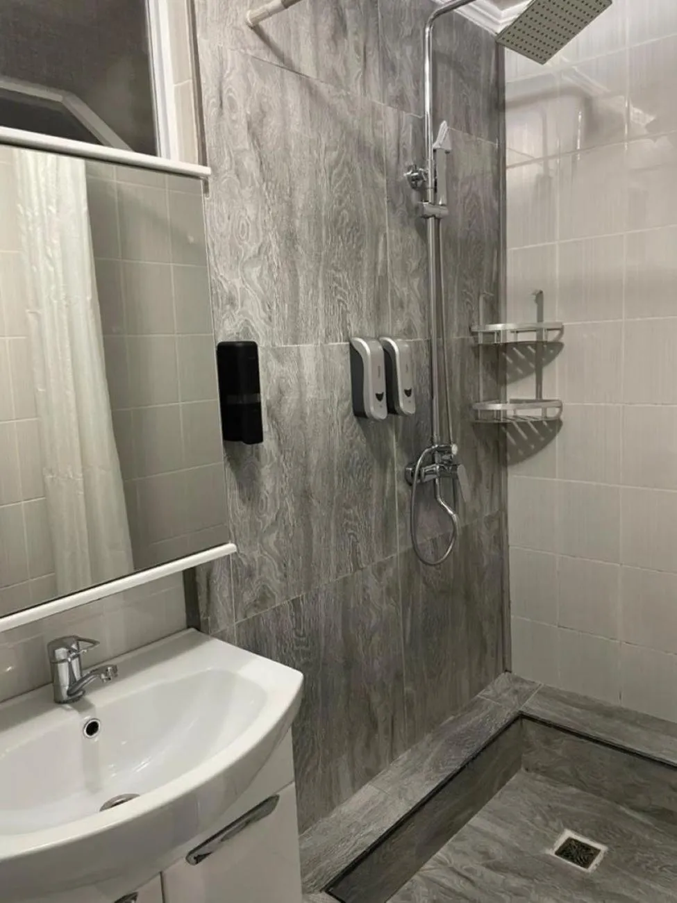 Shower in Kausar Hotel