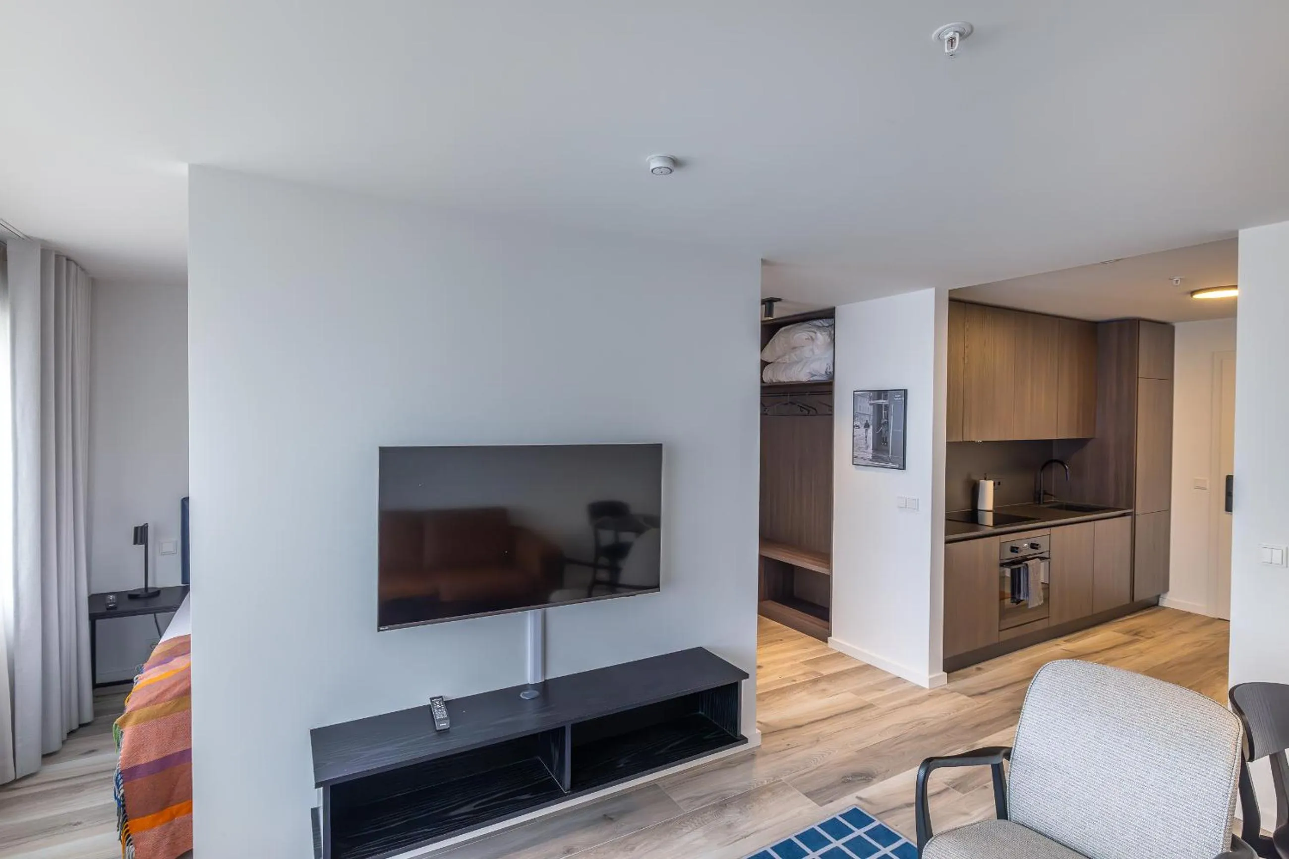 TV and multimedia in Hlemmur Suites