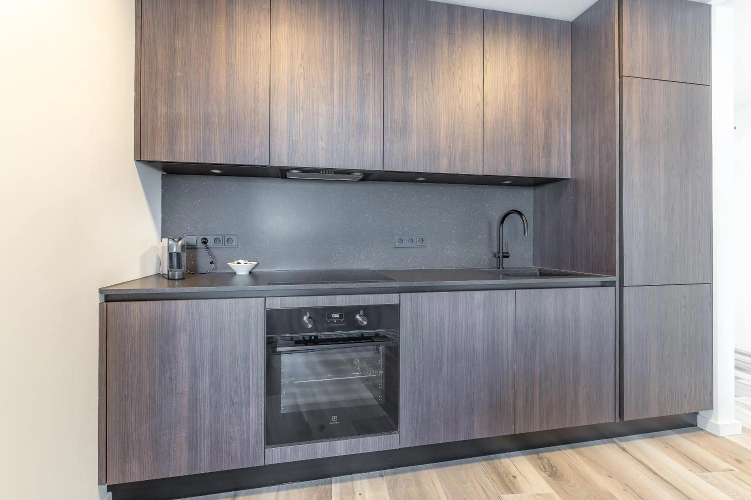Kitchen or kitchenette in Hlemmur Suites