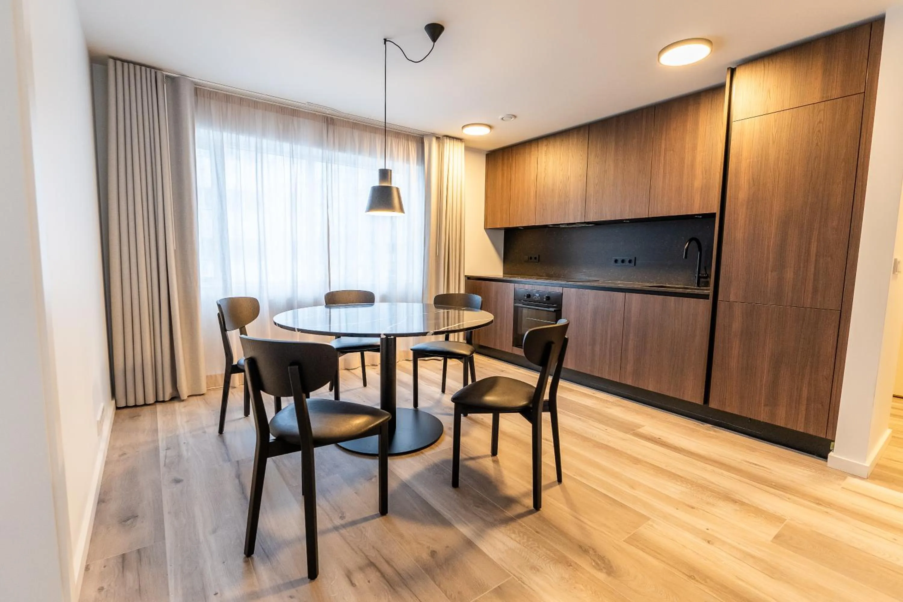 Kitchen or kitchenette in Hlemmur Suites
