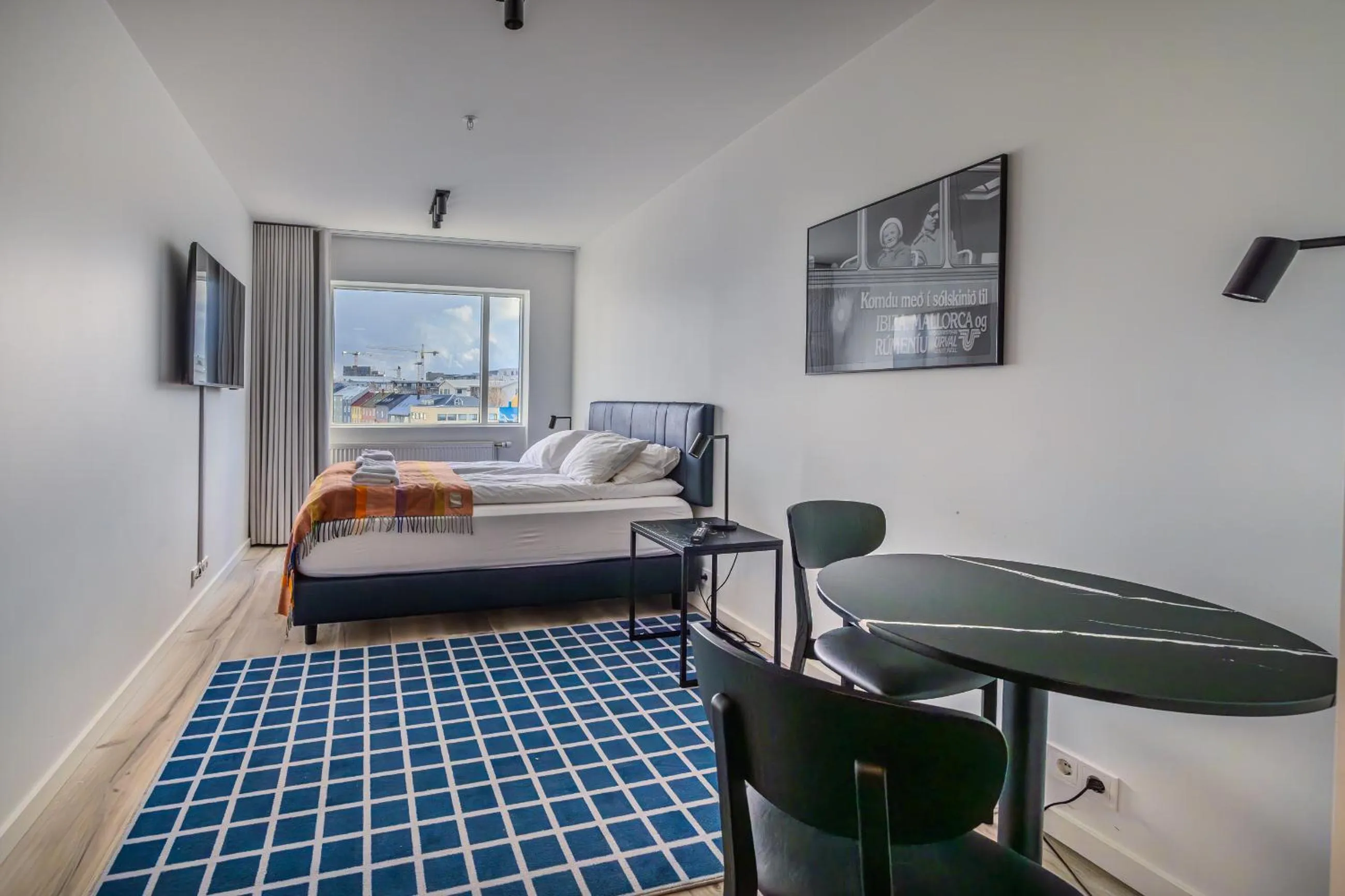 Photo of the whole room, Bed in Hlemmur Suites