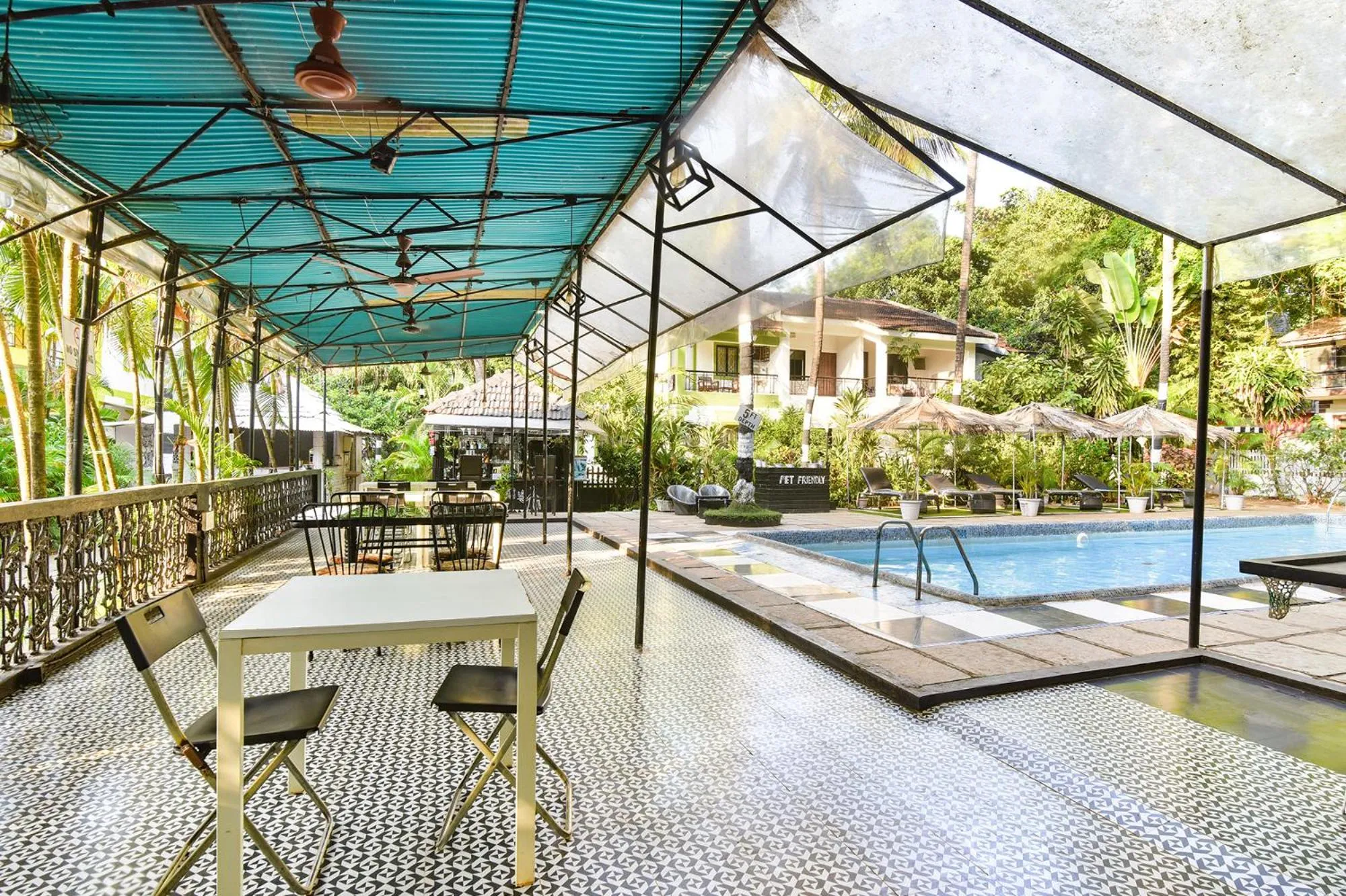 Dining area in Ondas Do Mar Beach Resort Phase 1