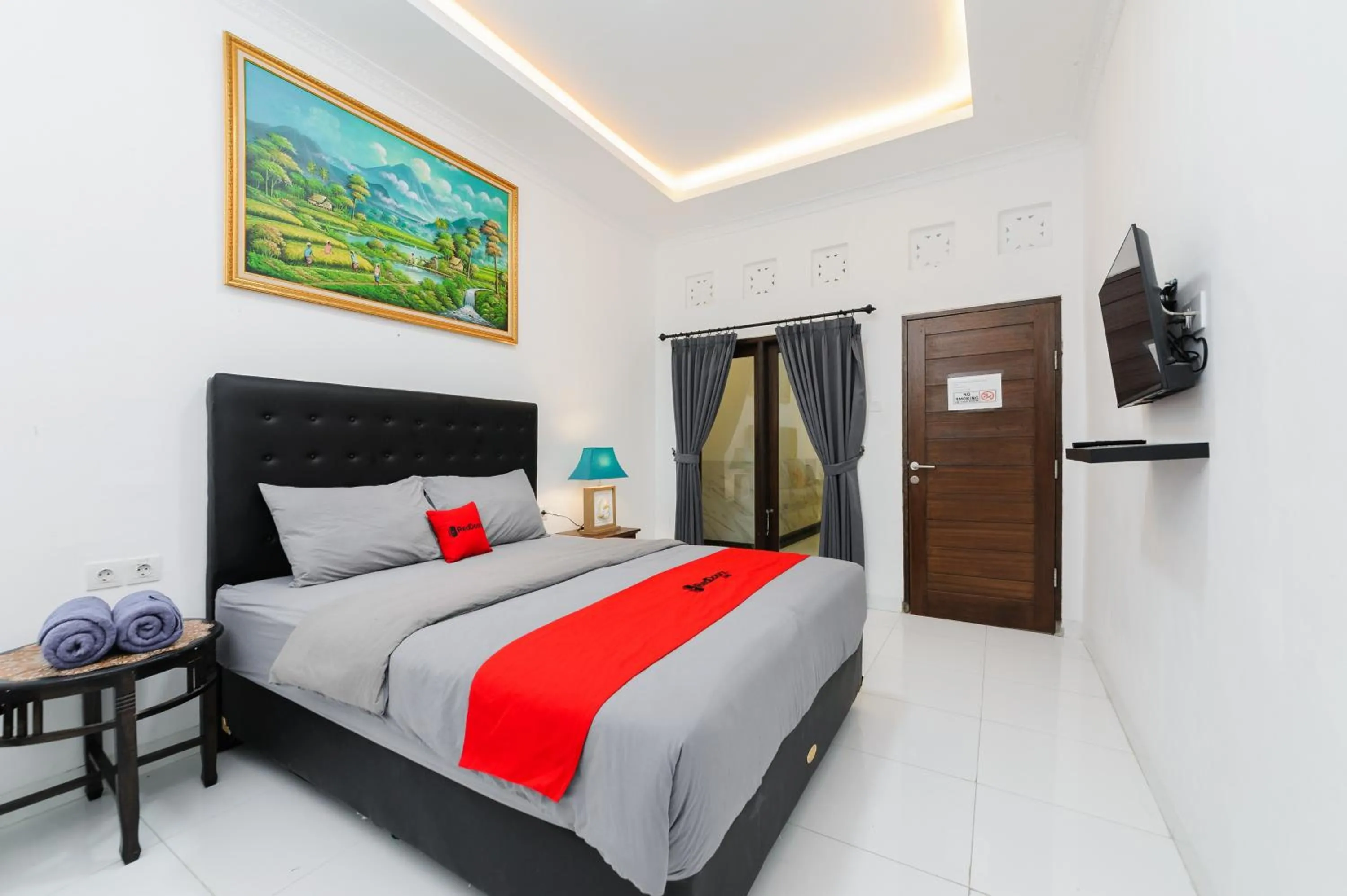 RedDoorz at Lotus House Seminyak