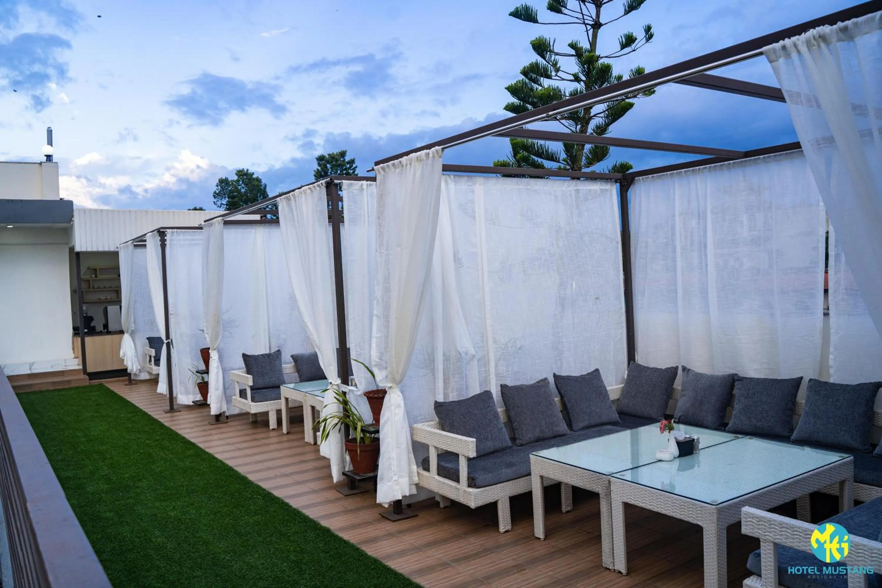 Restaurant/places to eat in Hotel Mustang Holiday Inn