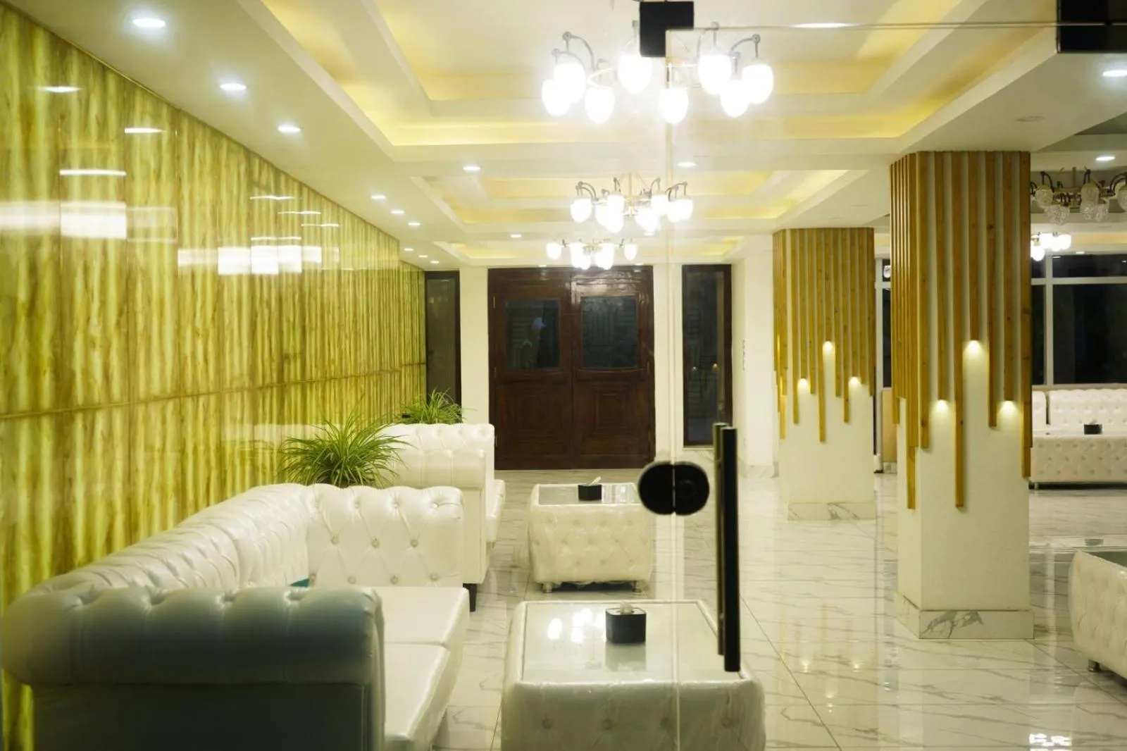 Seating area in Hotel Mustang Holiday Inn