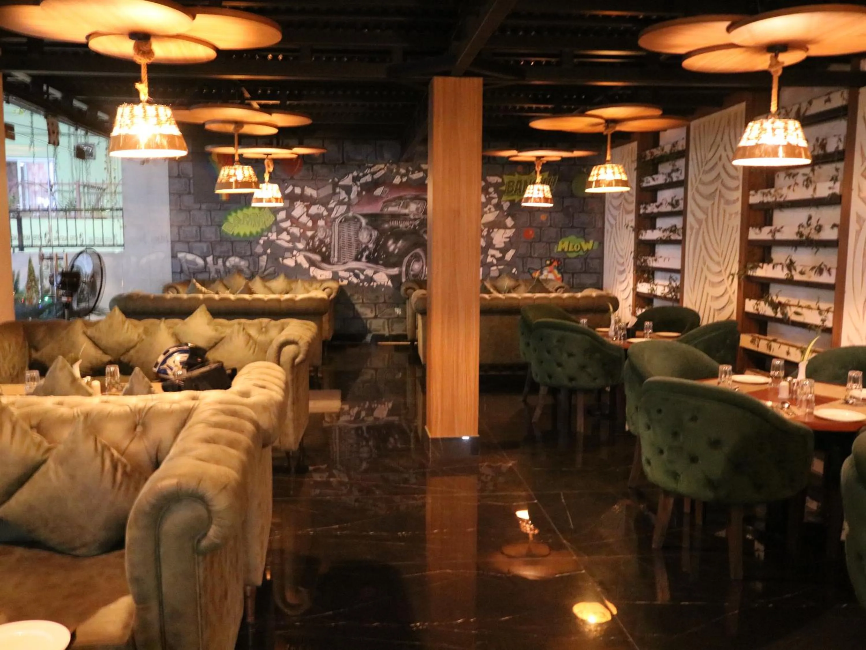 Restaurant/places to eat in Hotel Mustang Holiday Inn