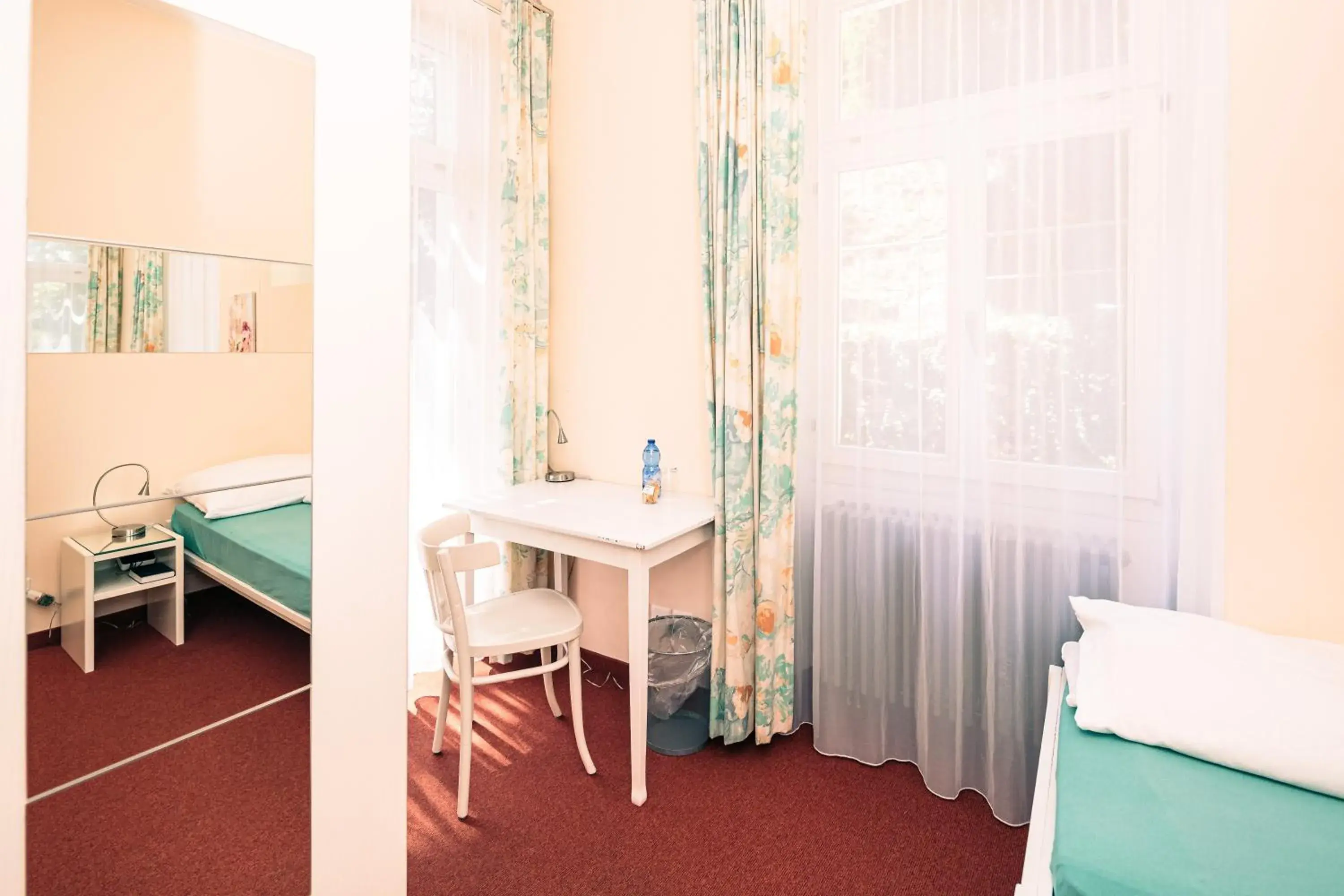 Single Room with Shower - single occupancy in Paladina Hotel Single Room with Shower - single occupancy in Paladina Hotel