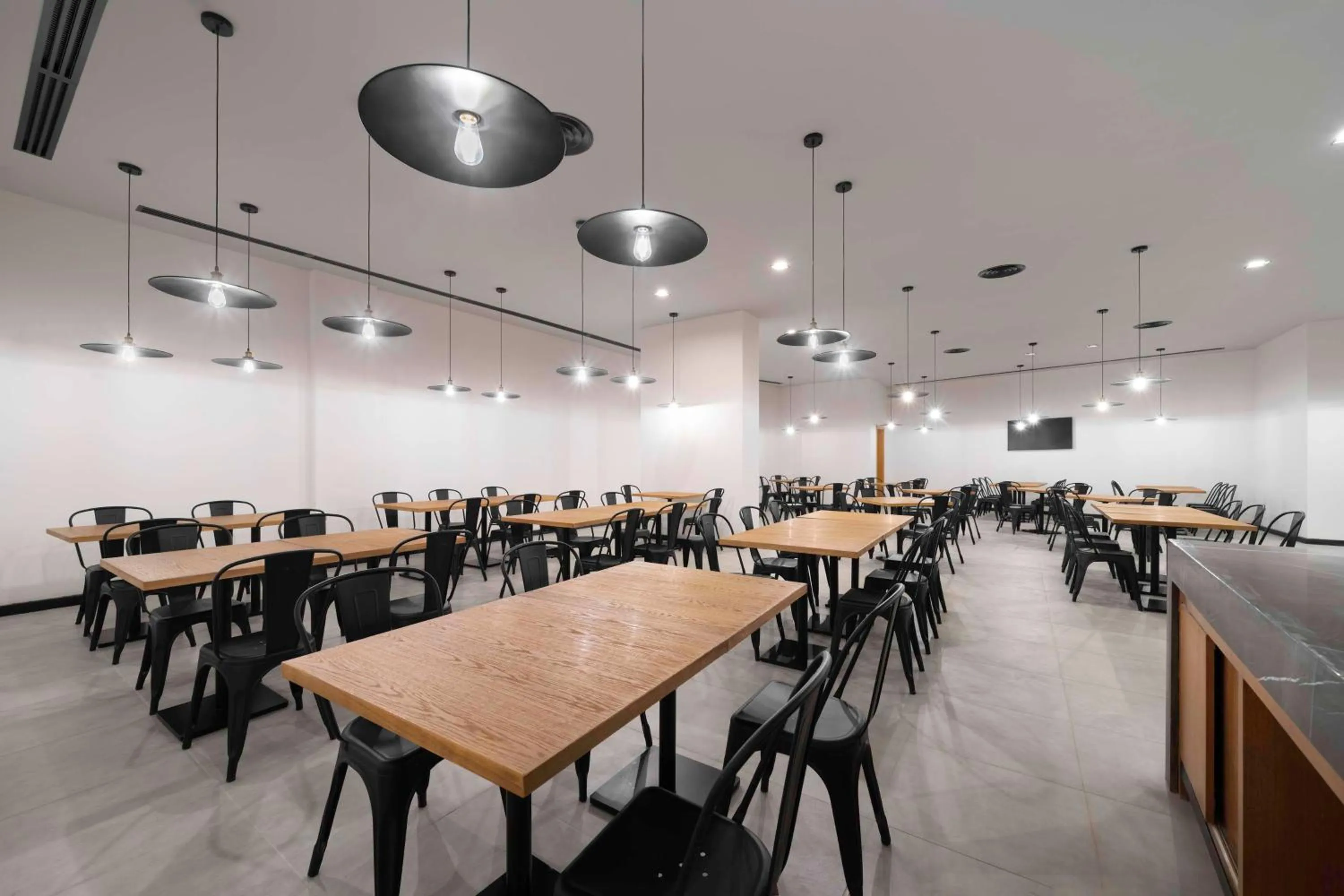 Restaurant/places to eat in Park Inn by Radisson Makkah Thakher Algharbi