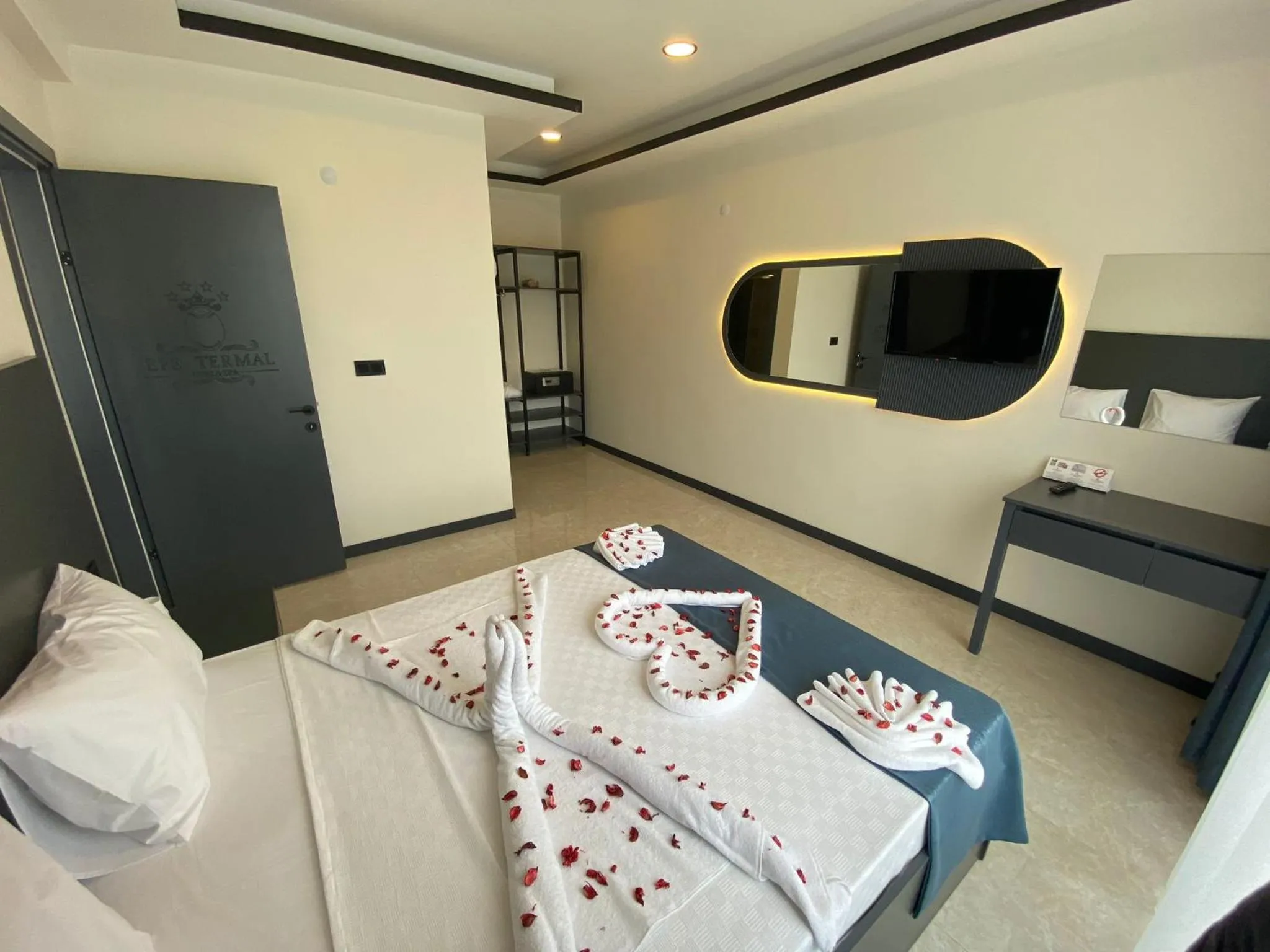 Bedroom, Bed in Efe Termal